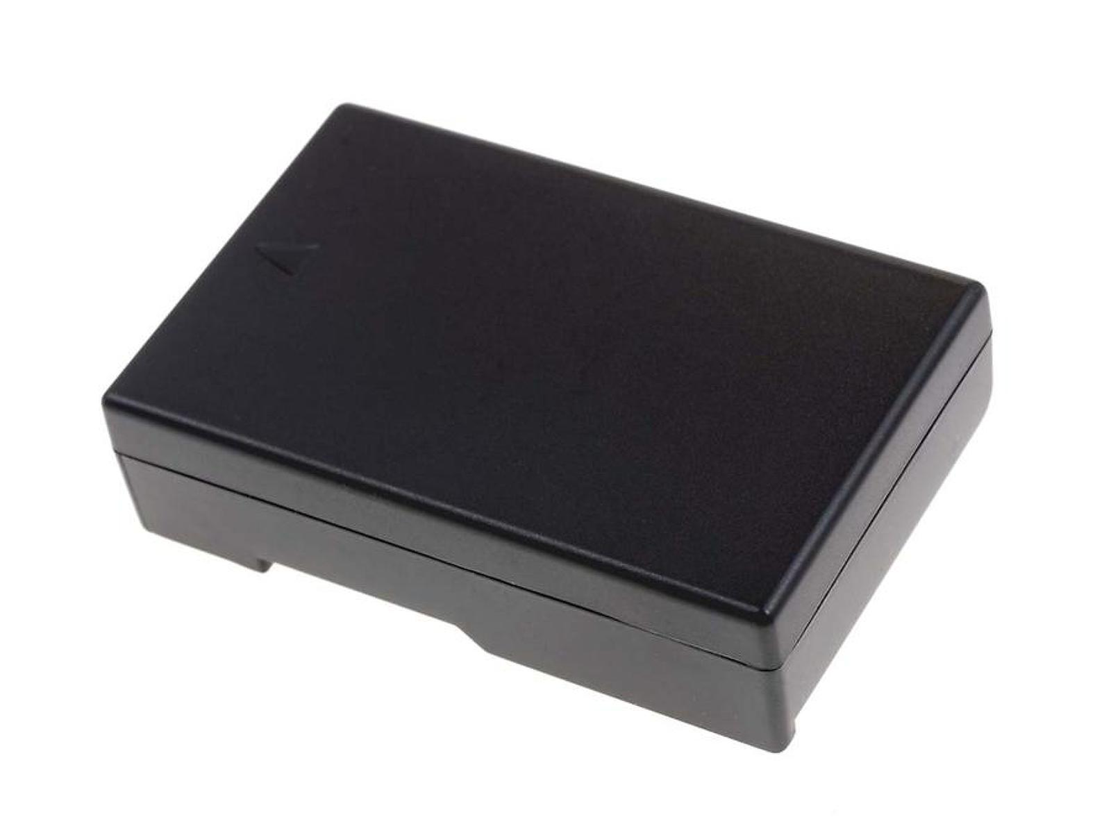 Una batería rectangular negra. Tiene una parte superior ligeramente inclinada.