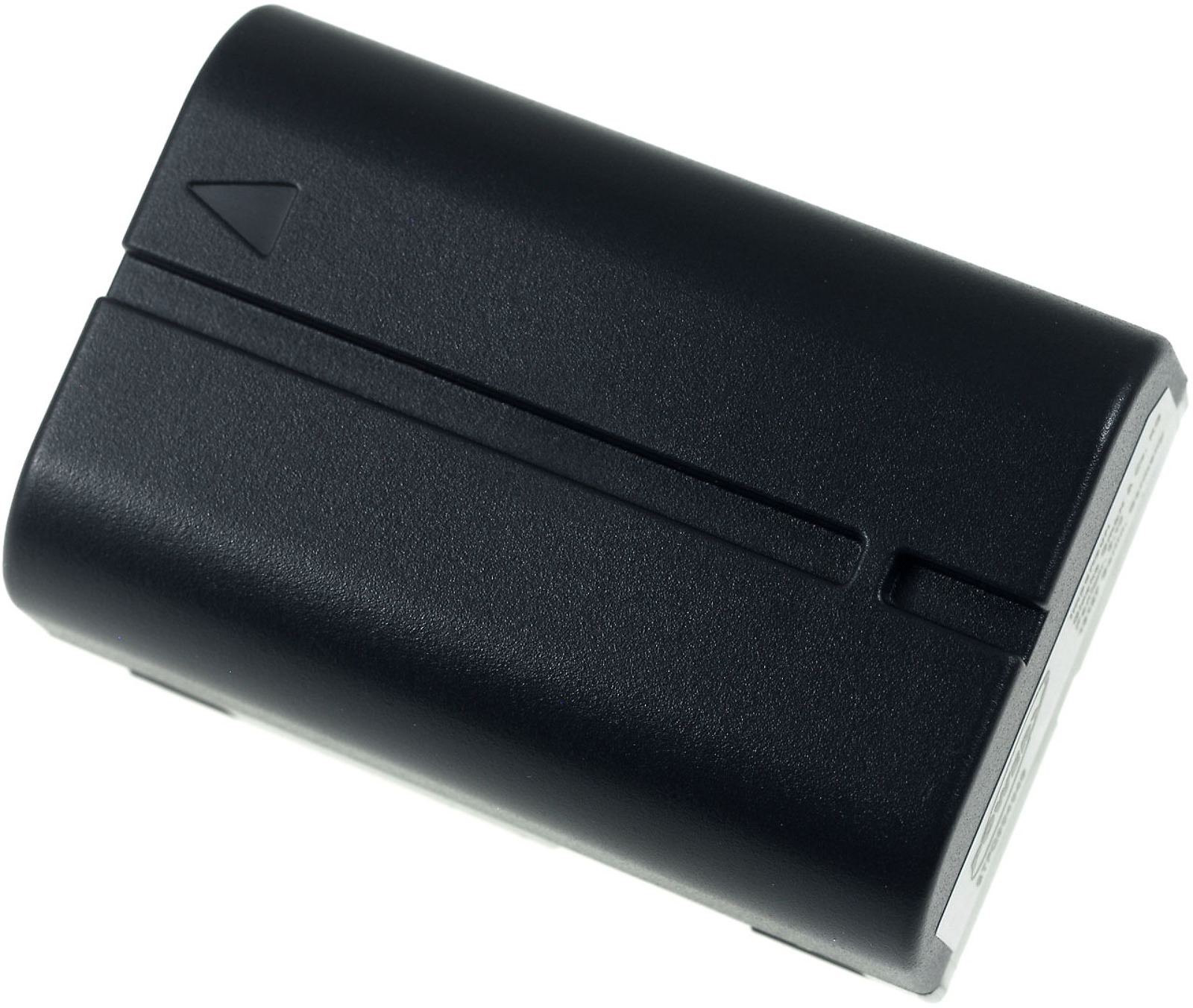 Eine schwarze Batterie mit Etikett und weißem Hintergrund. Die Batterie hat einen Pfeil und ein Etikett darauf.