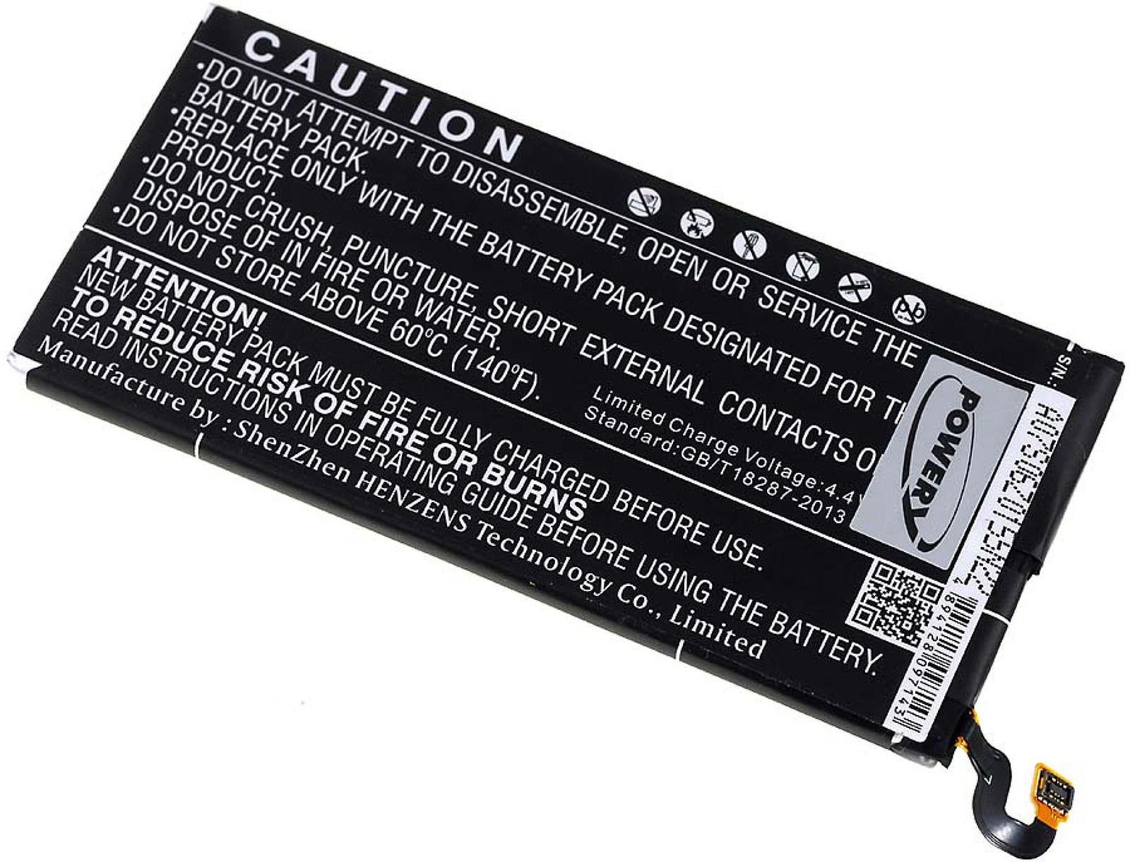 Batería rectangular negra y amarilla con advertencias de seguridad impresas. La batería tiene un conector.