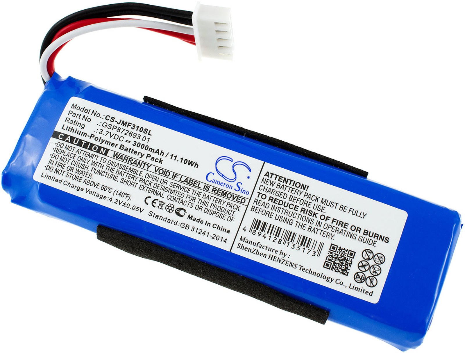 Blaue Batterie mit weißem Etikett und Text. Schwarzer Schaumstoff. Weißer Stecker. Weißer Hintergrund.
