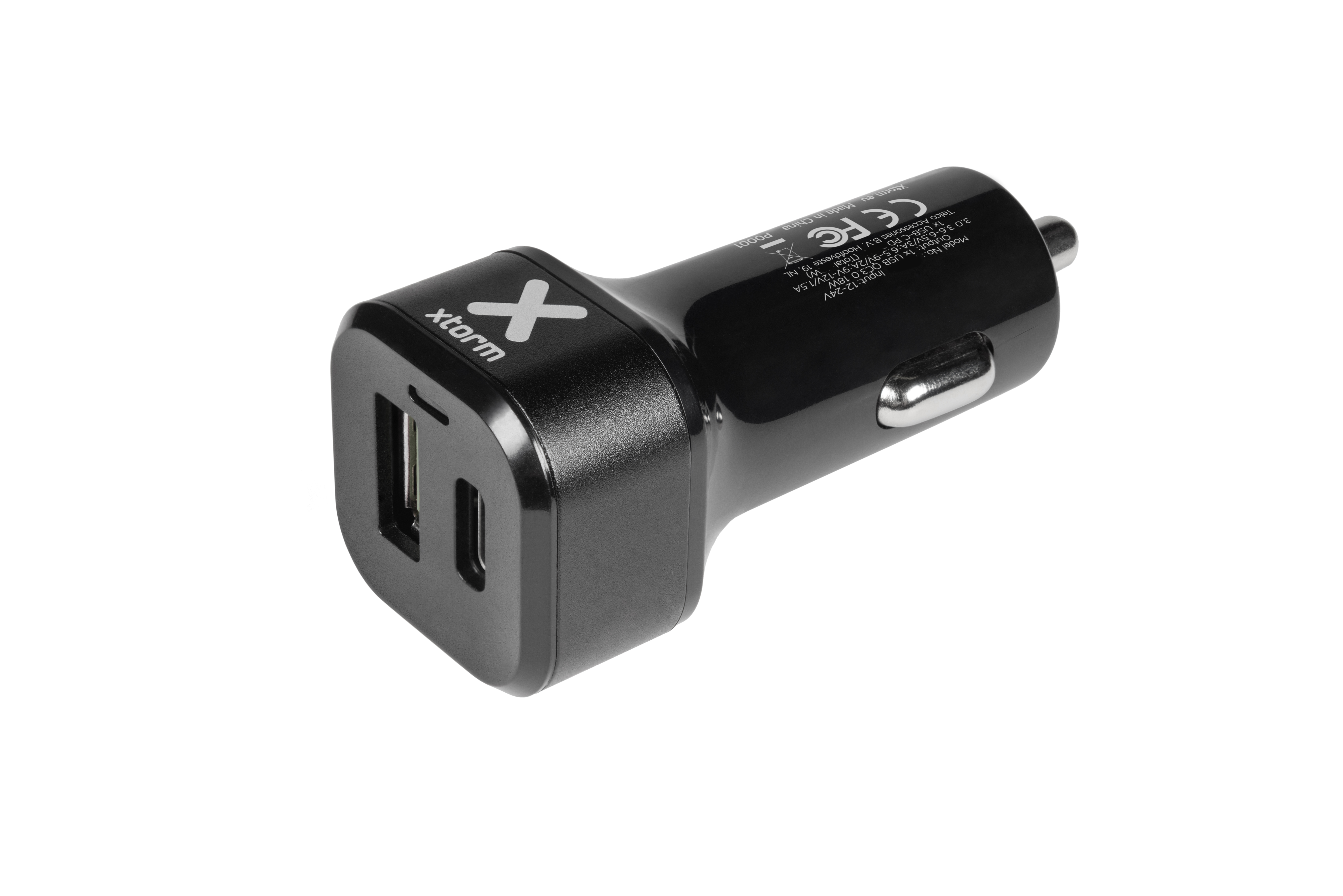 Ein schwarzes Autoladegerät mit zwei Anschlüssen, einem USB- und einem USB-C-Anschluss. Das Ladegerät hat das 'xtorm'-Logo.