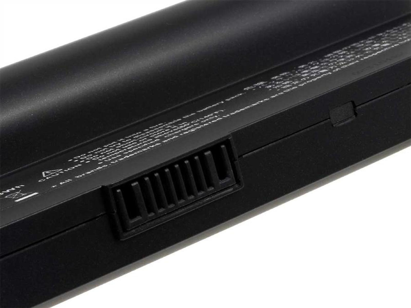 Primer plano de una batería negra de portátil con una ventilación y etiquetas de advertencia. La superficie es ligeramente reflectante.