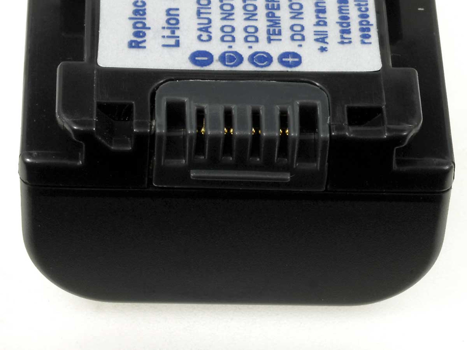 Un paquete de baterías negro con un conector. El fondo es blanco. El conector tiene pines dorados.