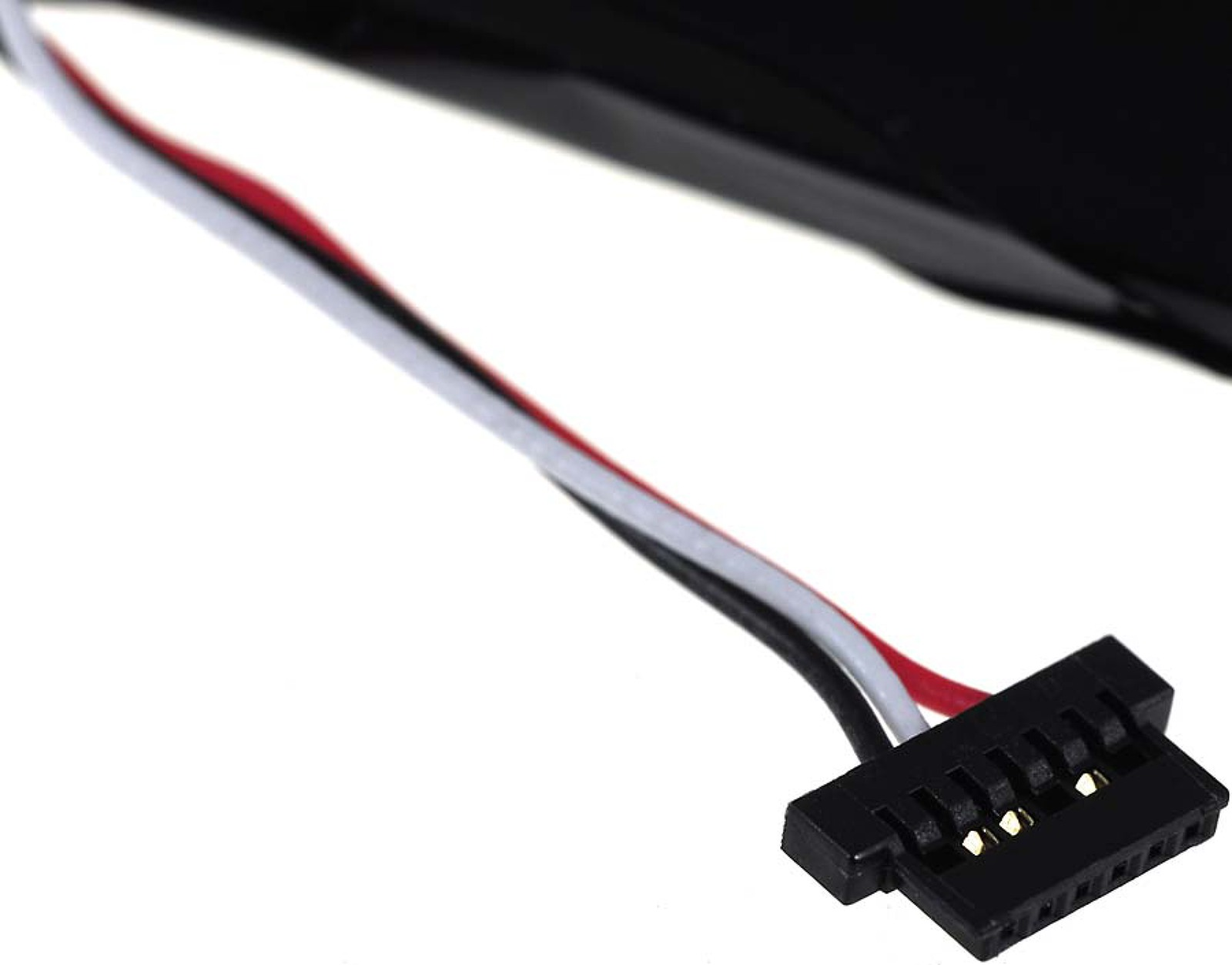 Un conector negro con cables rojo, blanco y negro que se extienden desde él.