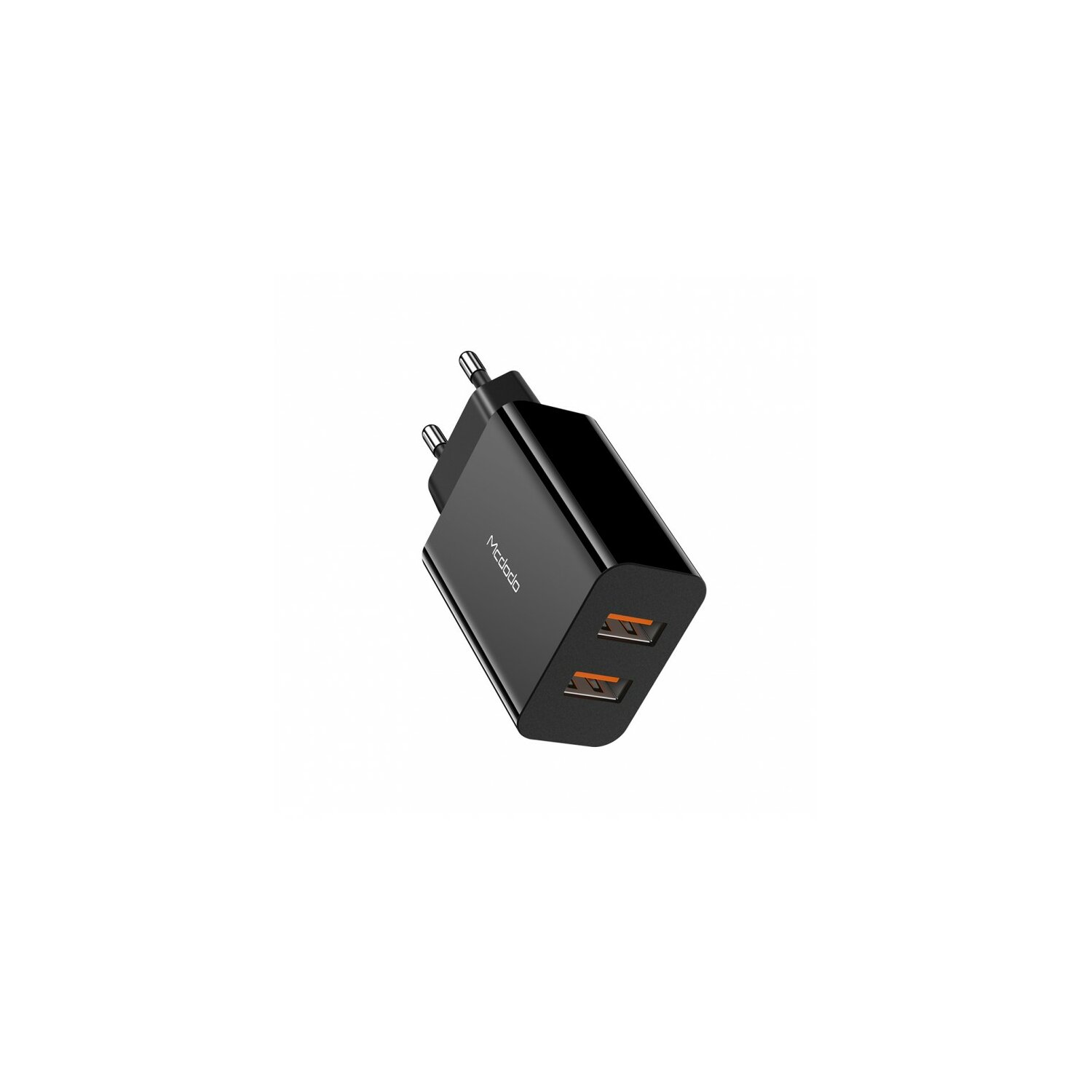 Schwarzes Ladegerät mit zwei USB-Anschlüssen. Isoliert auf weißem Untergrund, abgewinkelt.