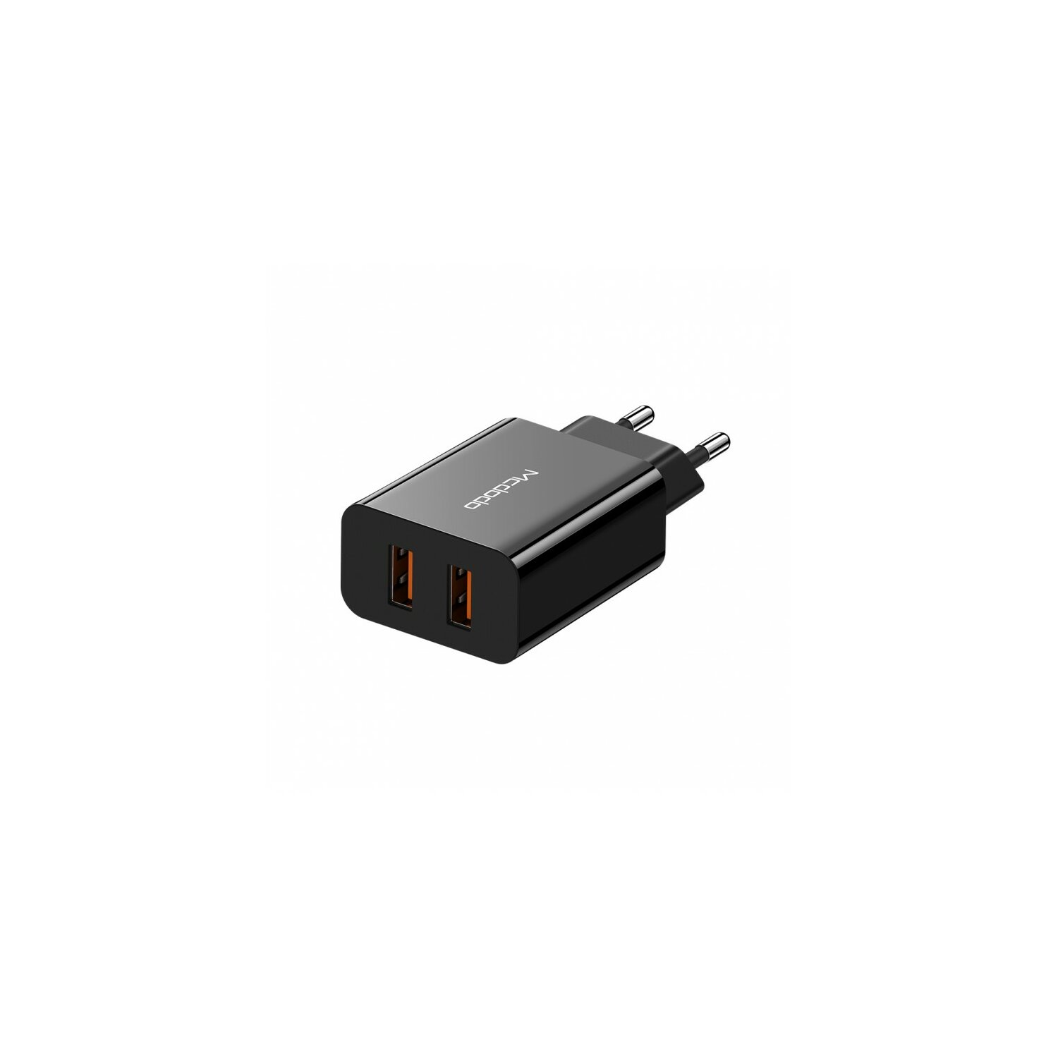 Ein schwarzes Ladegerät mit zwei orangen USB-Anschlüssen. Es hat silberne Stifte.