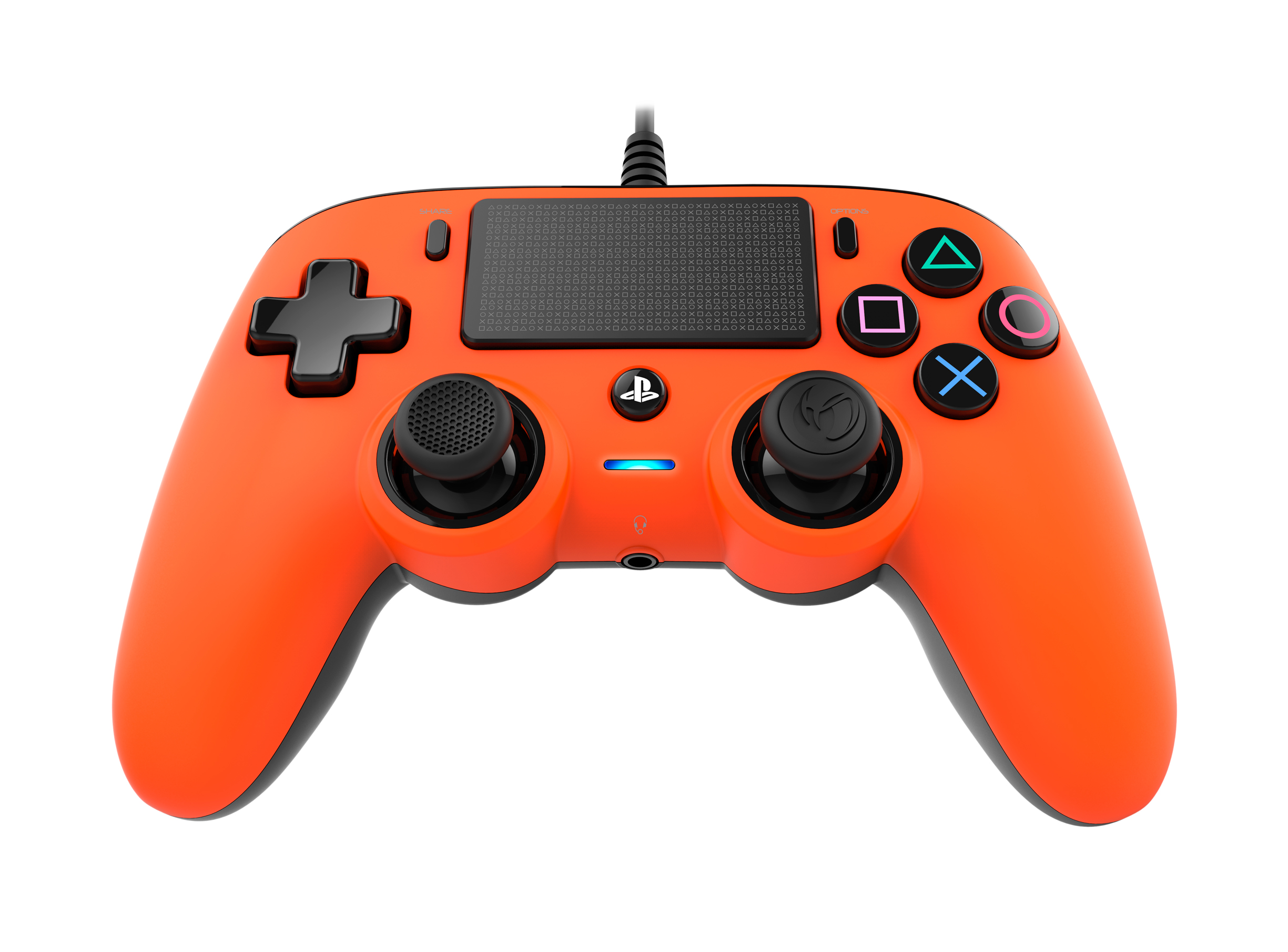 Pomarańczowo-czarny gamepad z przyciskami, joystickiem i przewodem, na białym tle.