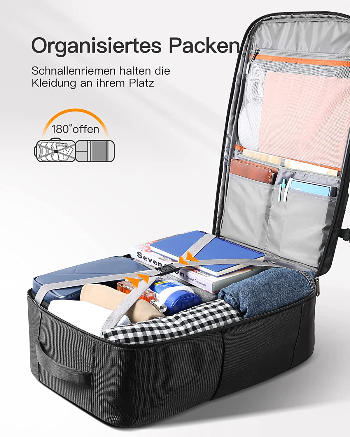 Offener Koffer mit Kleidung, Notizbüchern und anderen Gegenständen, organisiert.