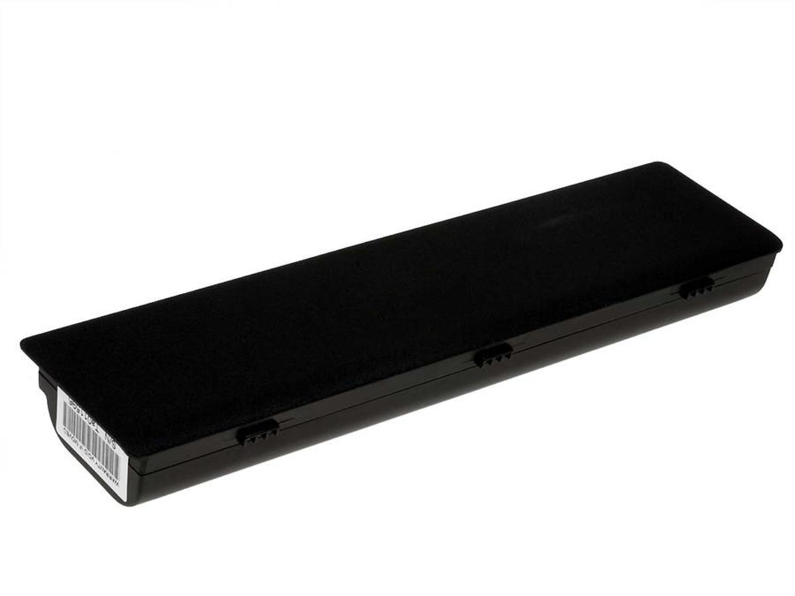 Paquete de baterías rectangular negro con una pequeña etiqueta blanca y un código de barras, aislado.