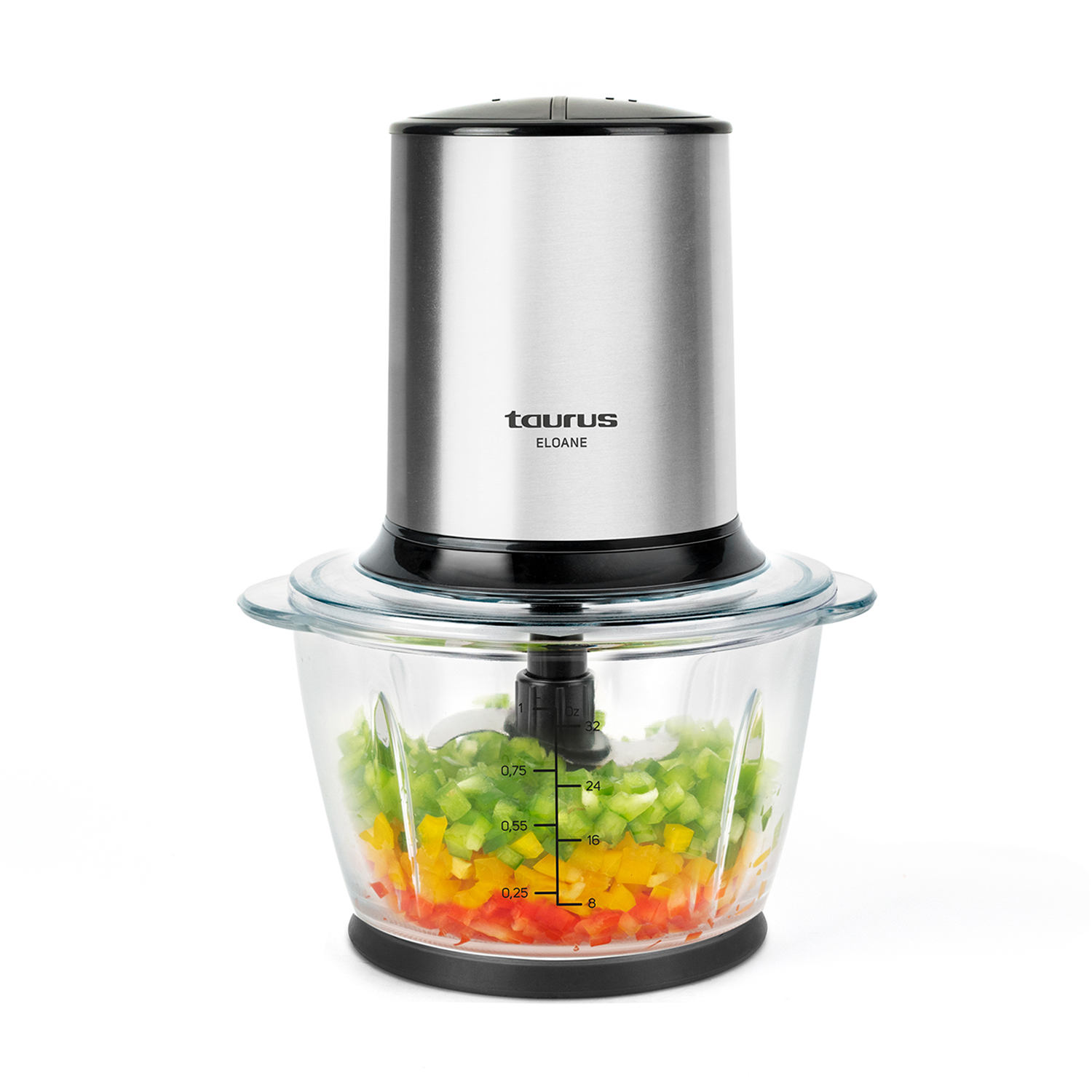 Robot da cucina con verdure tritate: peperoni rossi, gialli, verdi.