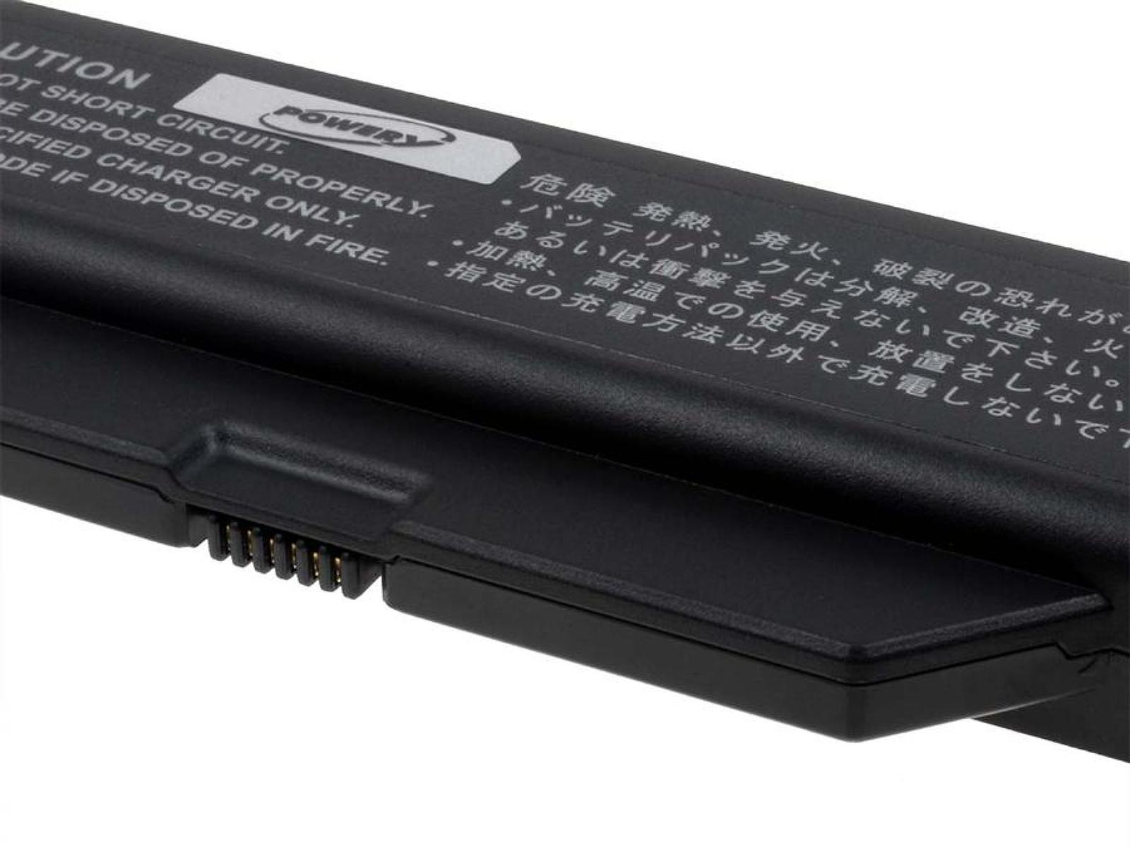 Primer plano de una batería negra. Tiene un conector y texto de advertencia sobre fuego y cortocircuitos.