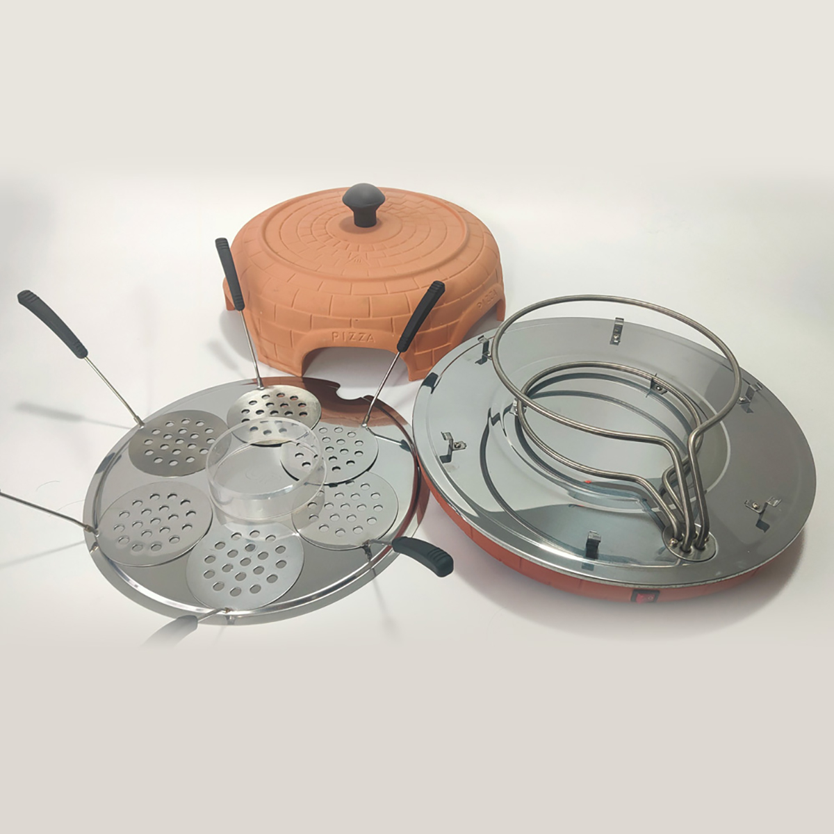 Pizzaoven met accessoires. Inclusief een terracotta oven, een pizzaschep en een serveerstandaard.