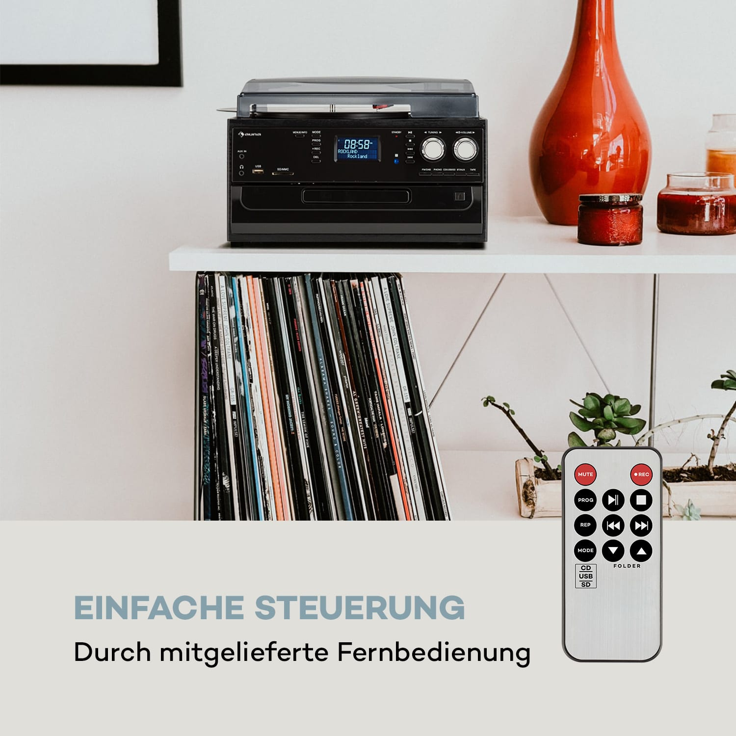 Schwarzer Plattenspieler auf einem Regal mit Schallplatten, Fernbedienung und Text "Einfache Steuerung".
