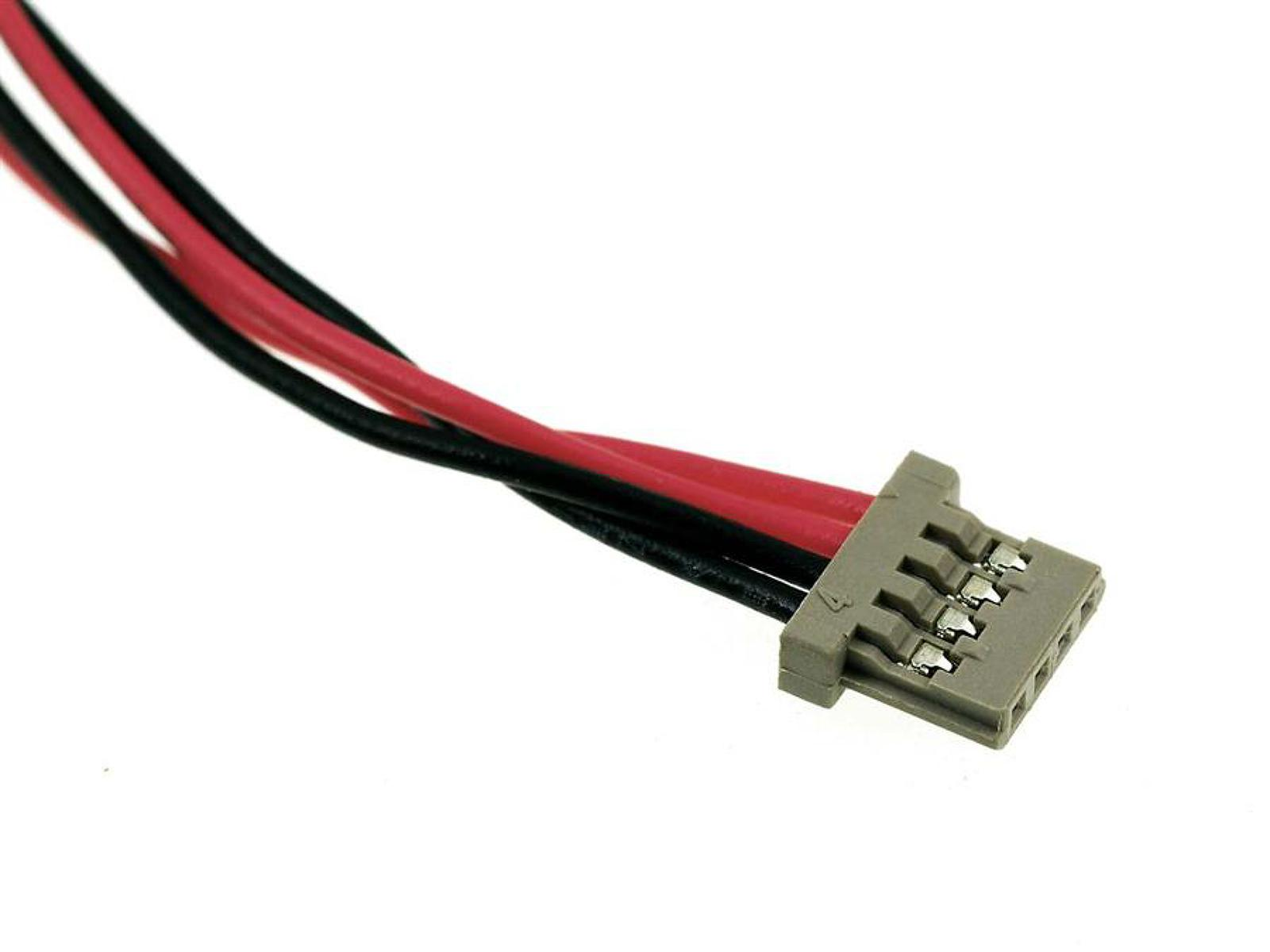 Primer plano de un conector gris con cables rojos y negros. Cables conectados al conector.