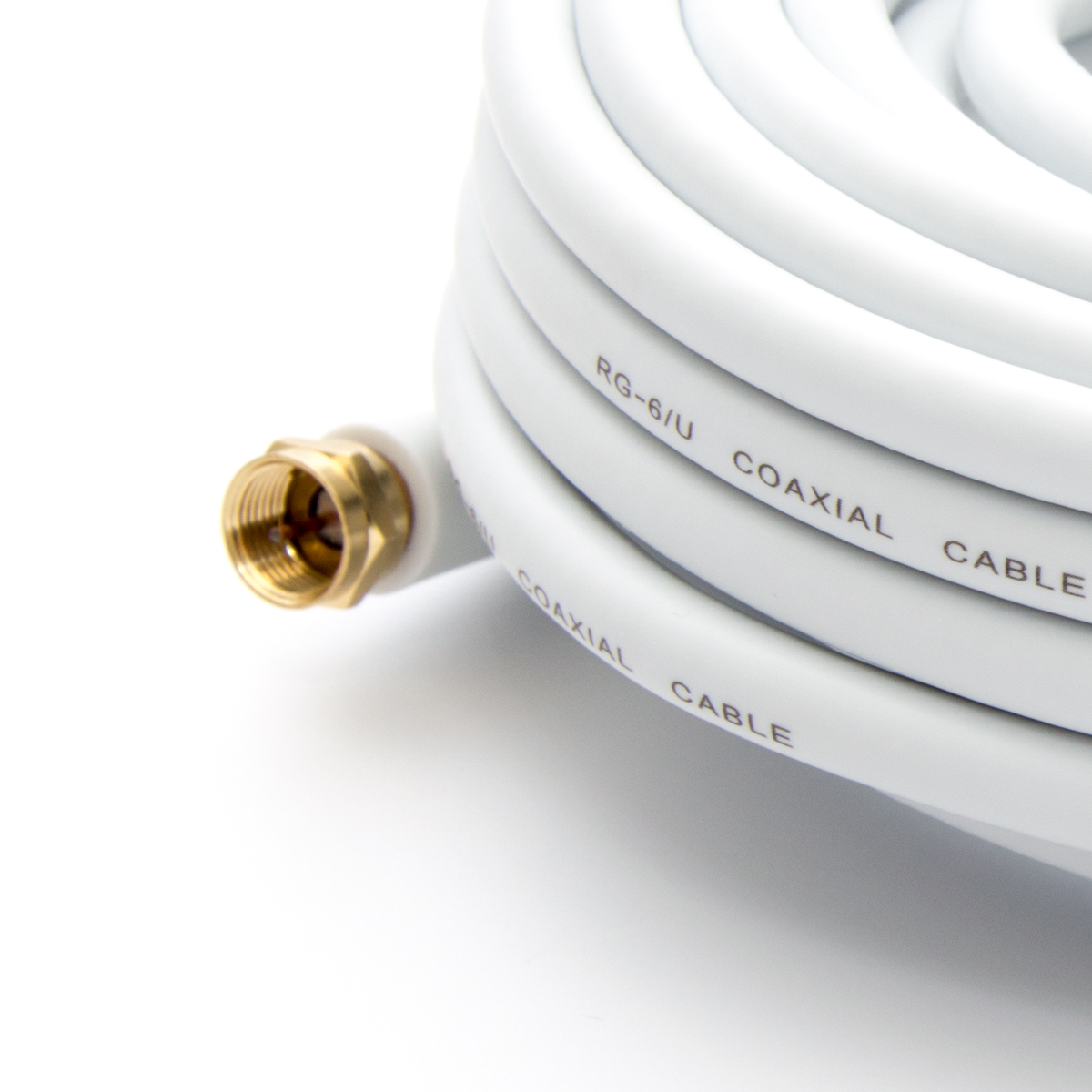 Ein weißes Koaxialkabel mit dem Aufdruck Koaxialkabel und einem goldenen Stecker.