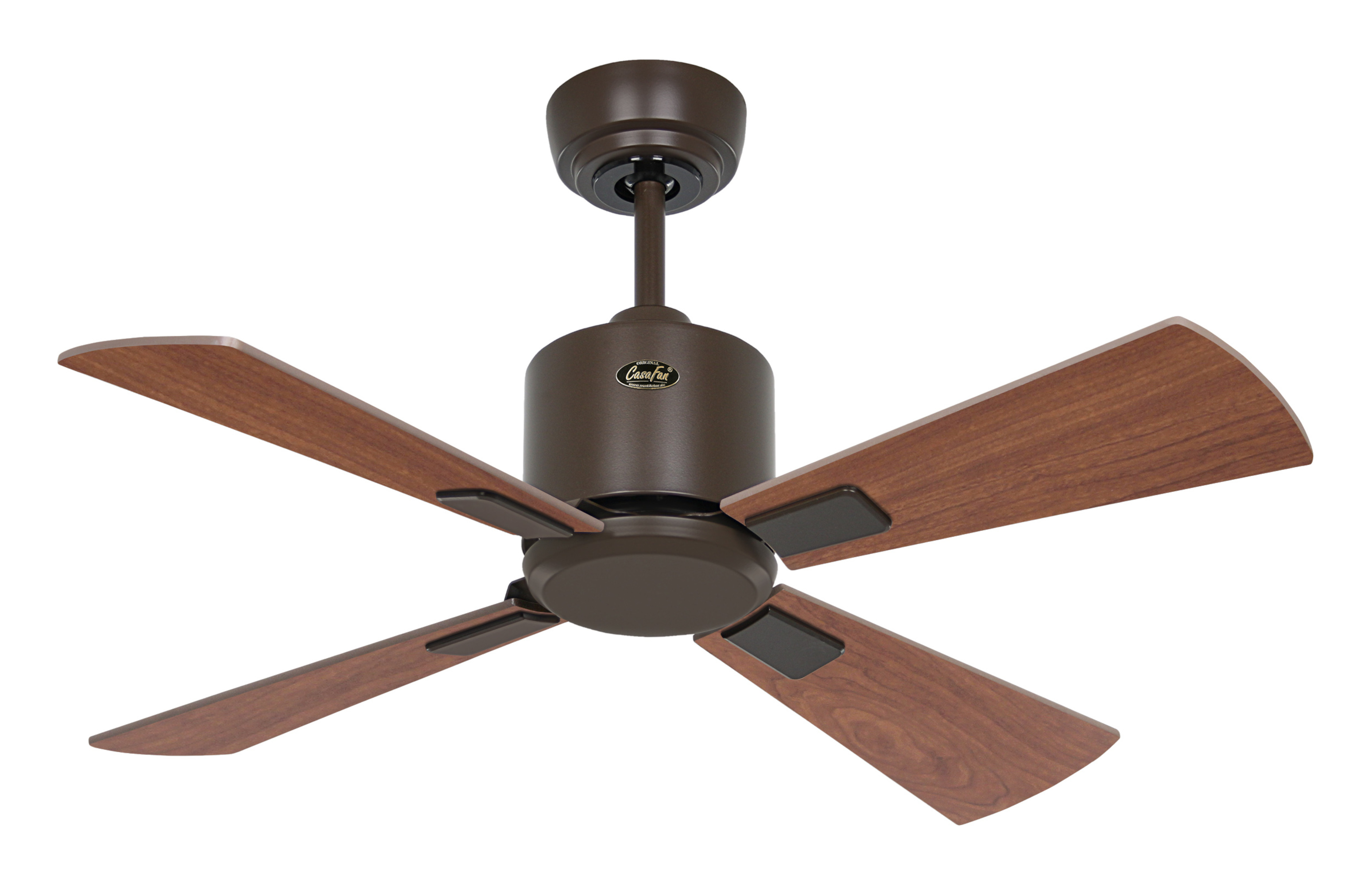Un ventilatore da soffitto marrone con quattro pale in legno e un alloggiamento motore marrone, montato su un soffitto bianco.