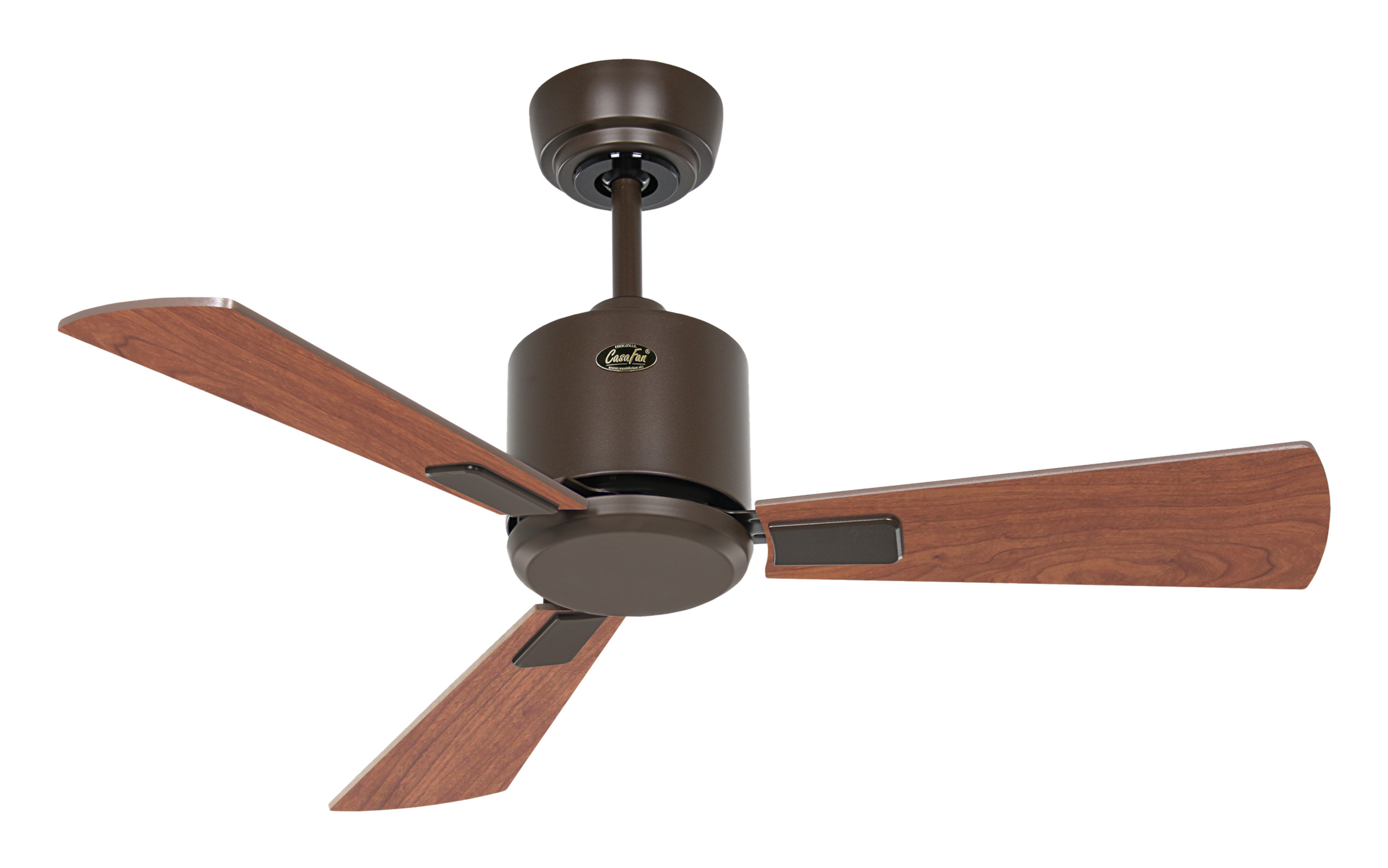 Ventilatore da soffitto marrone con pale in legno e alloggiamento motore centrale.