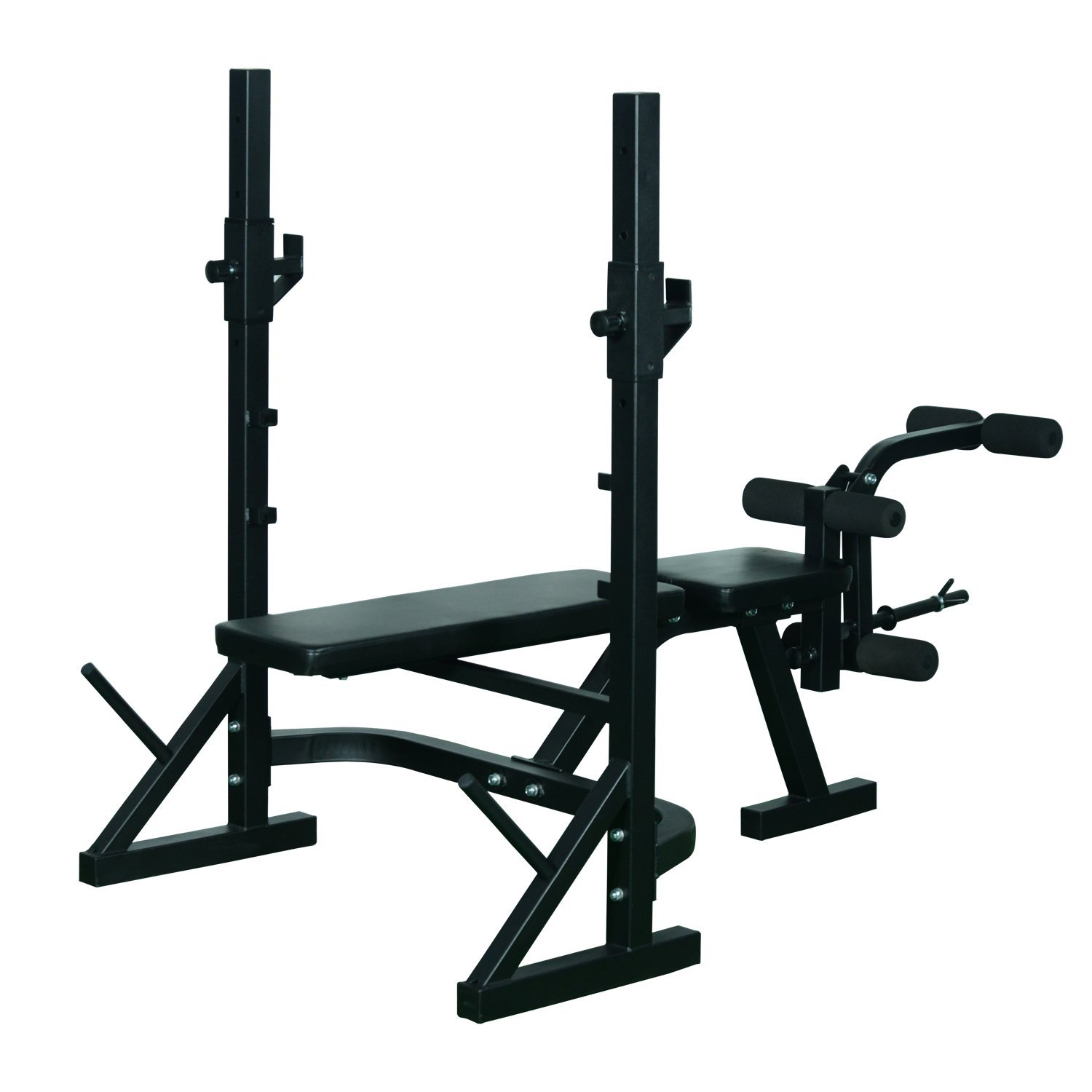 Banco de pesas negro con soporte para barra, extensión de piernas y accesorio para curl predicador. El fondo es blanco.