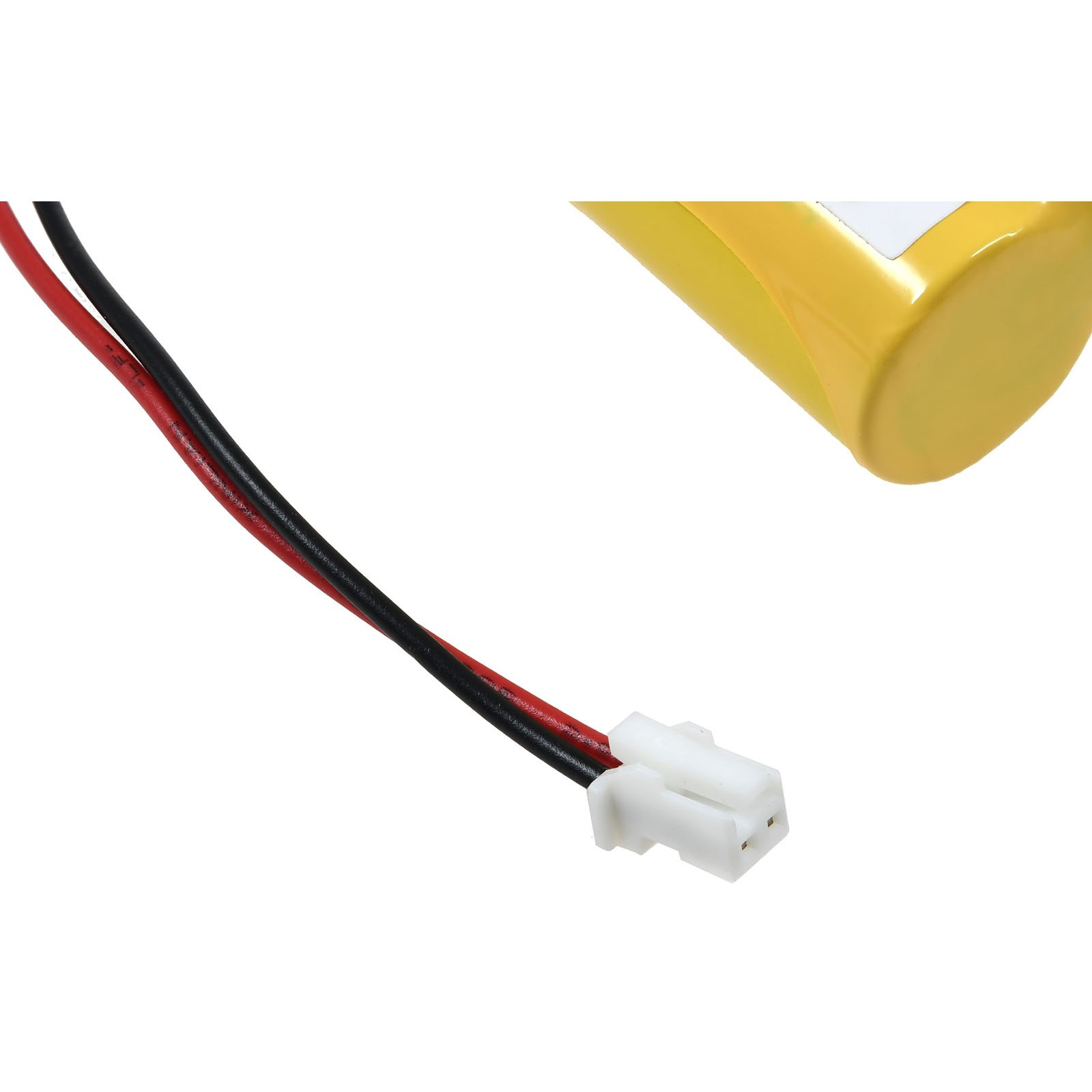 Nahaufnahme einer gelben Batterie mit roten und schwarzen Drähten, die mit einem weißen Stecker verbunden sind.