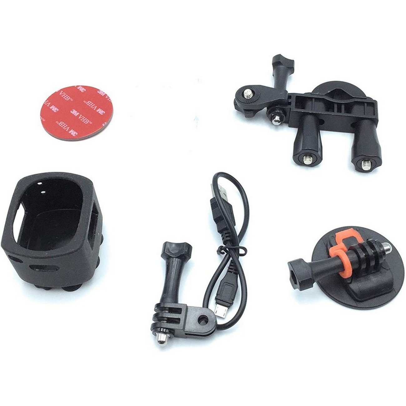Varios accesorios negros para una cámara, colocados sobre una superficie blanca.