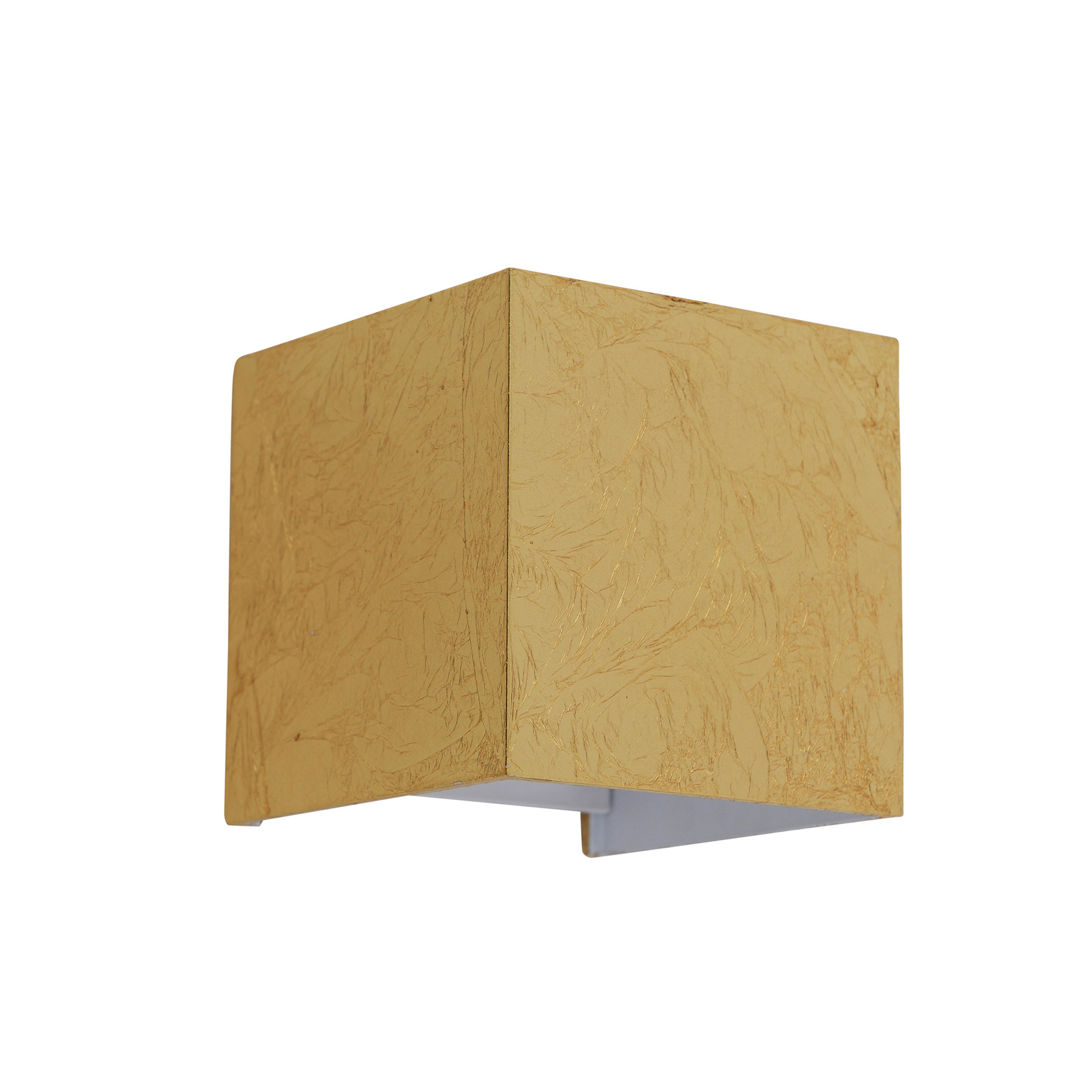 Goldene, würfelförmige Wandlampe. Sie hat eine goldene strukturierte Oberfläche und einen weißen Boden.