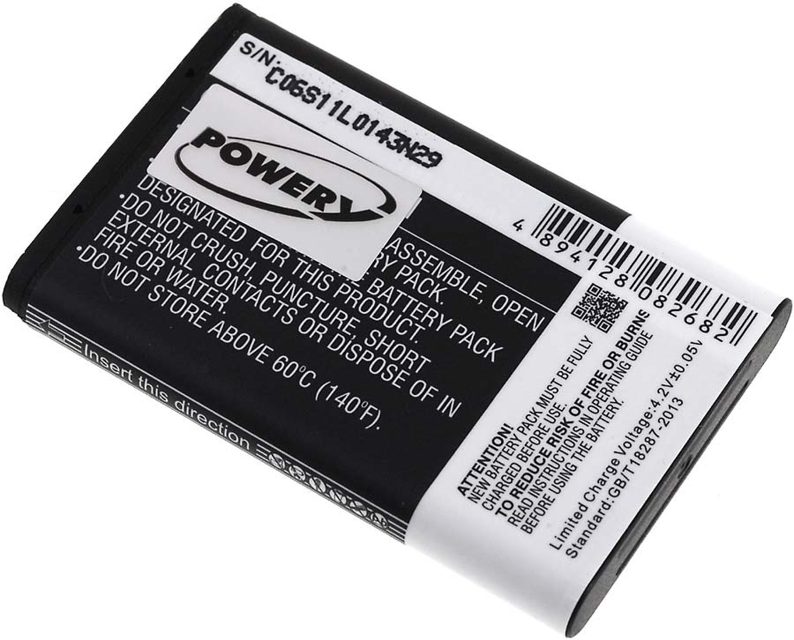 Una batería negra con texto blanco y un logotipo blanco y negro. Se ven advertencias de precaución y seguridad.
