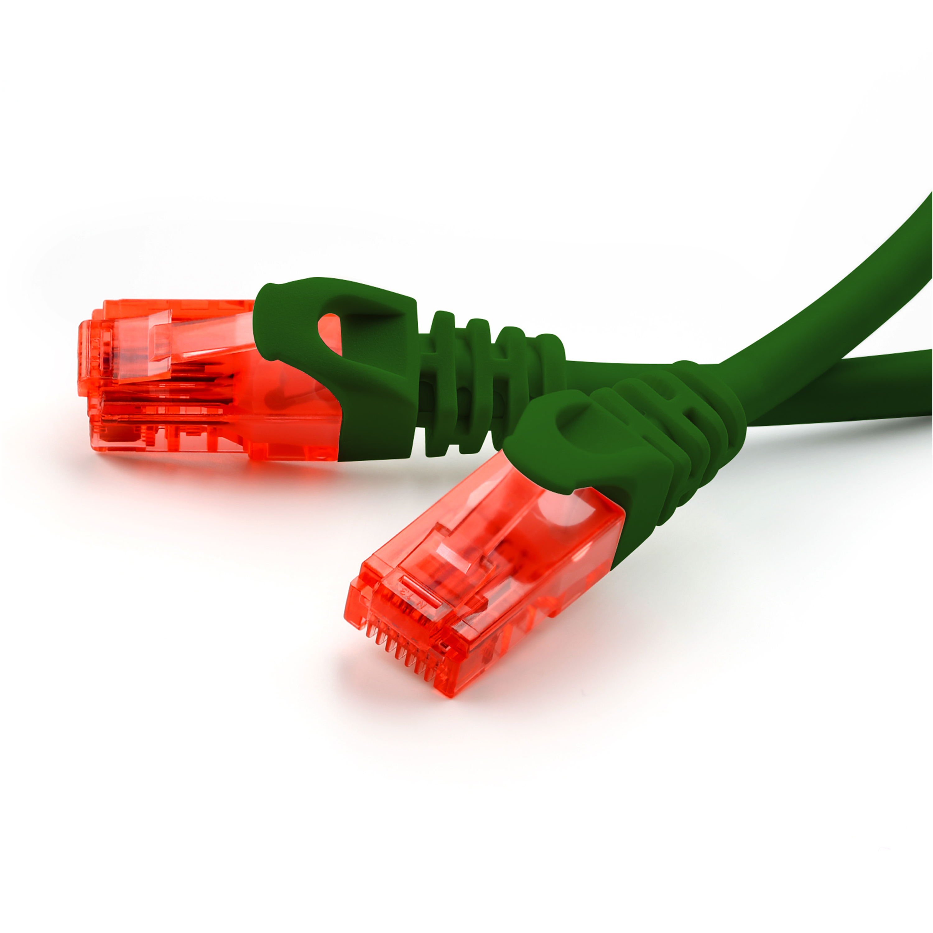 Zwei grüne Ethernet-Kabel mit roten Steckern.