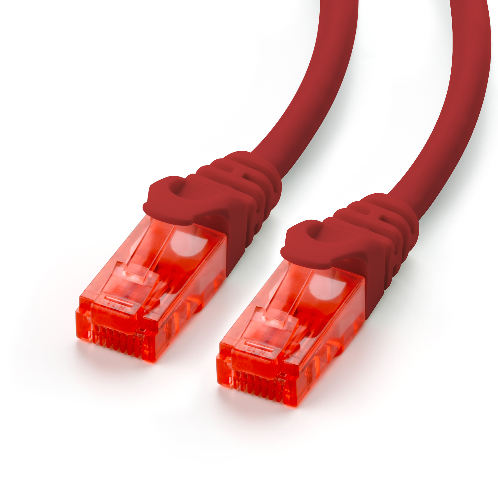 Rotes Ethernet-Kabel mit roten Steckern. Die Stecker sind durchscheinend und zeigen die Innenverkabelung.
