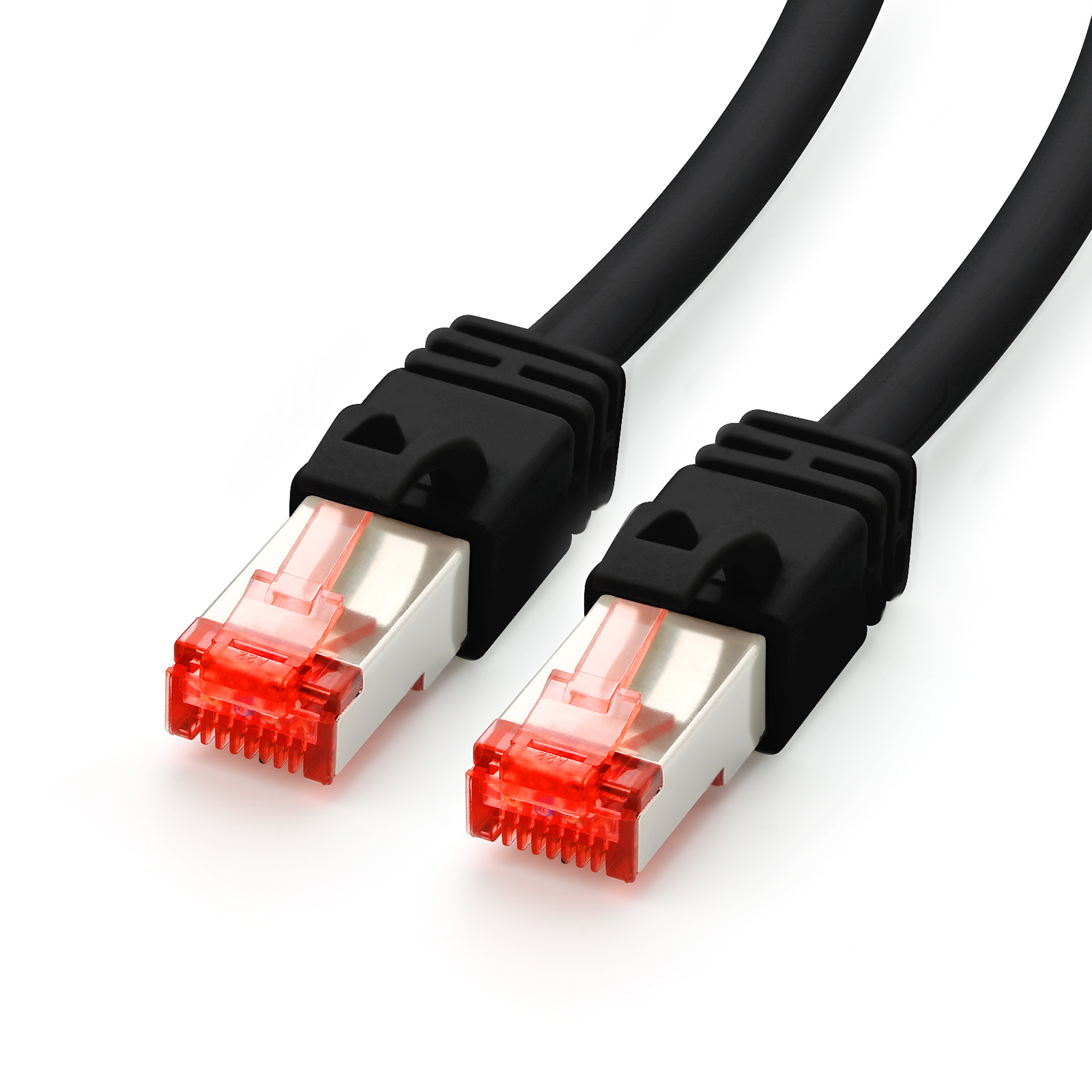 Zwei schwarze Netzwerkkabel mit roten Steckern vor weißem Hintergrund. Die Kabel sind nah beieinander.