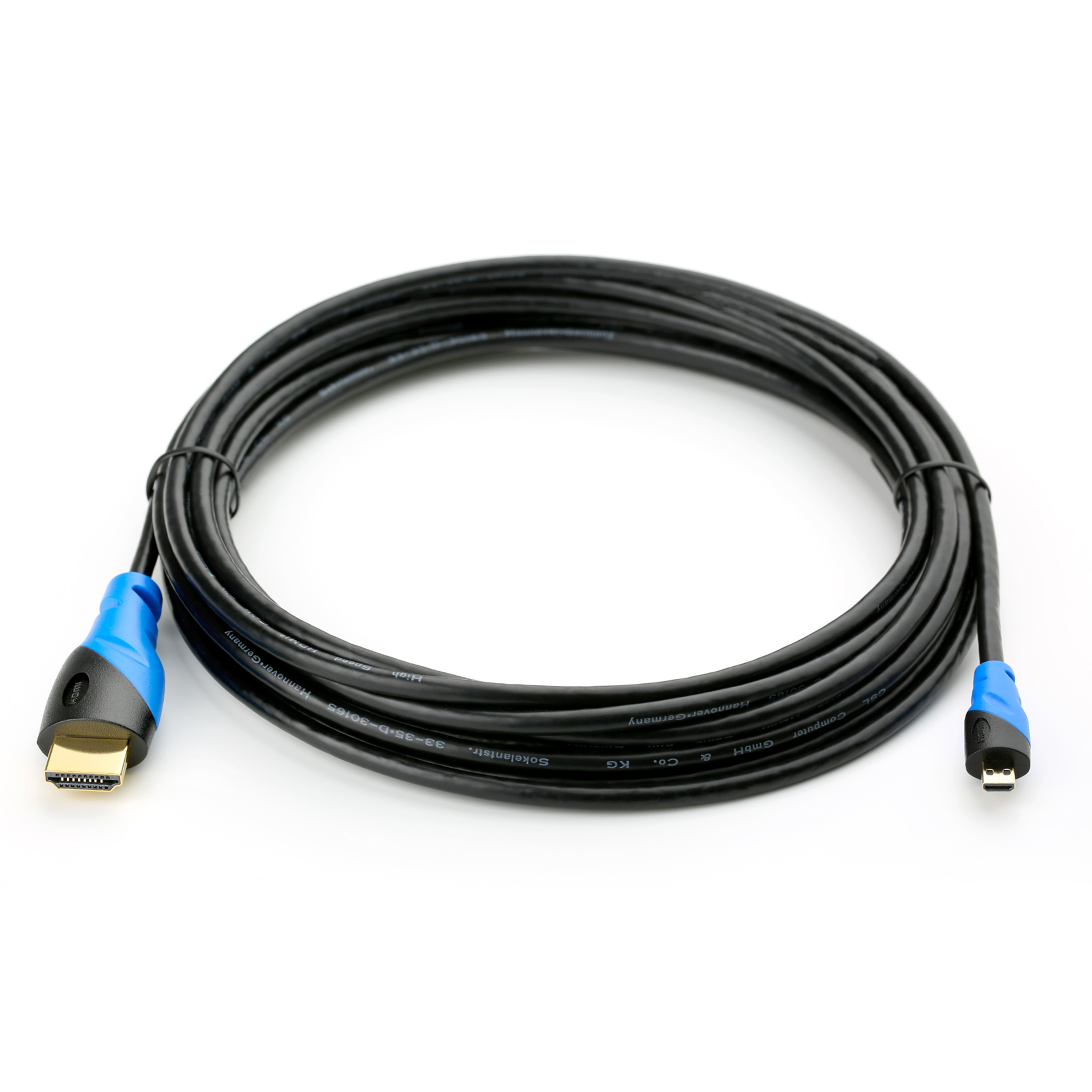 Schwarzes HDMI-Kabel mit blauen Steckern auf weißem Untergrund.