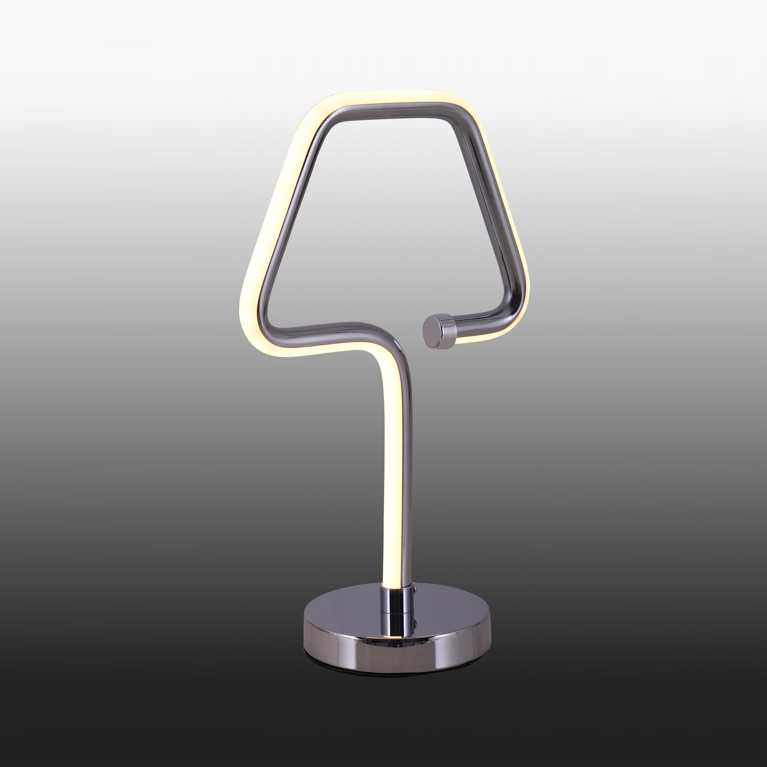 Eine moderne Lampe mit silbernem Rahmen und weiß beleuchteter Fläche.