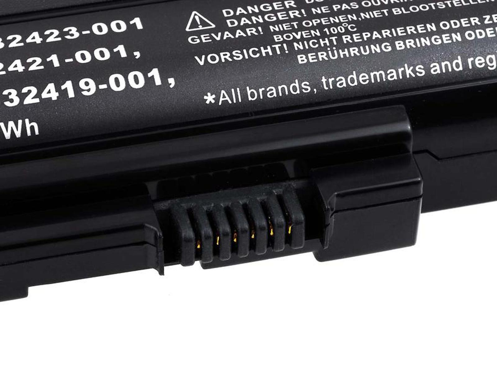 Primer plano del conector de una batería de portátil con pines dorados.