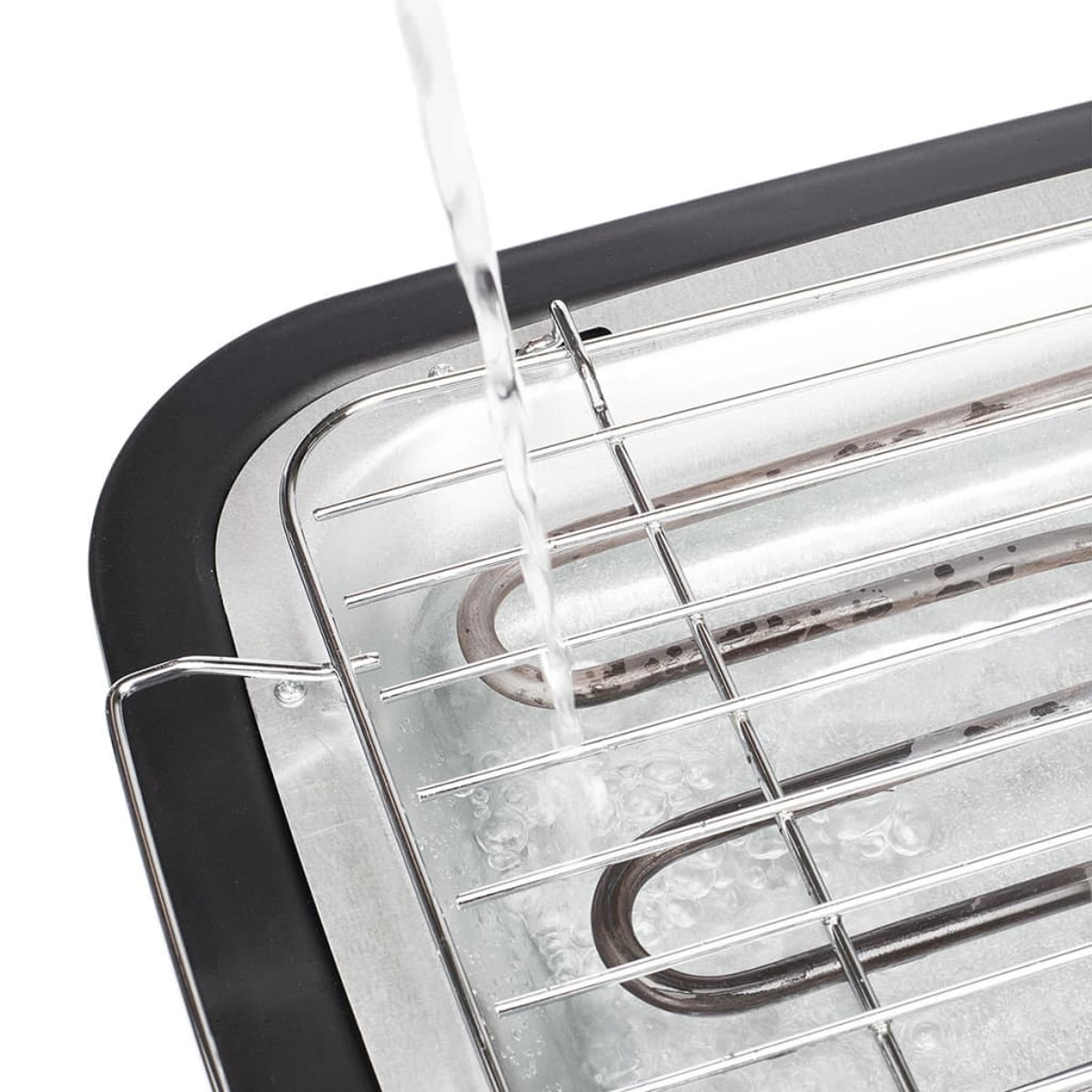 Acqua versata su una griglia in acciaio inox con elementi riscaldanti.