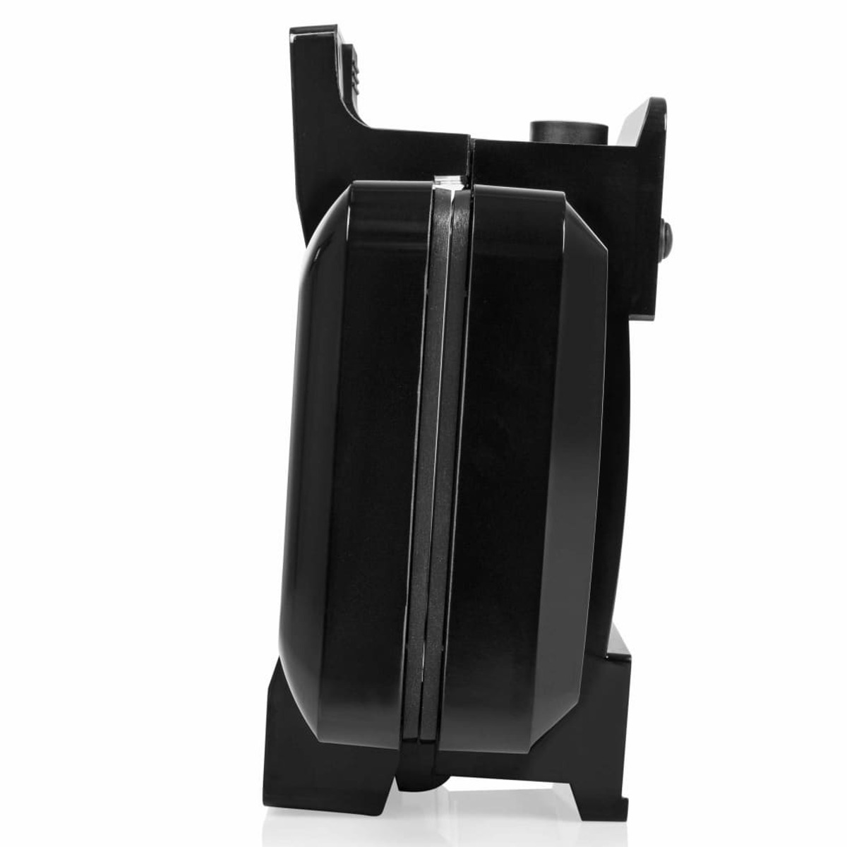 Widok z boku zamkniętej czarnej gofrownicy, z białym tłem.