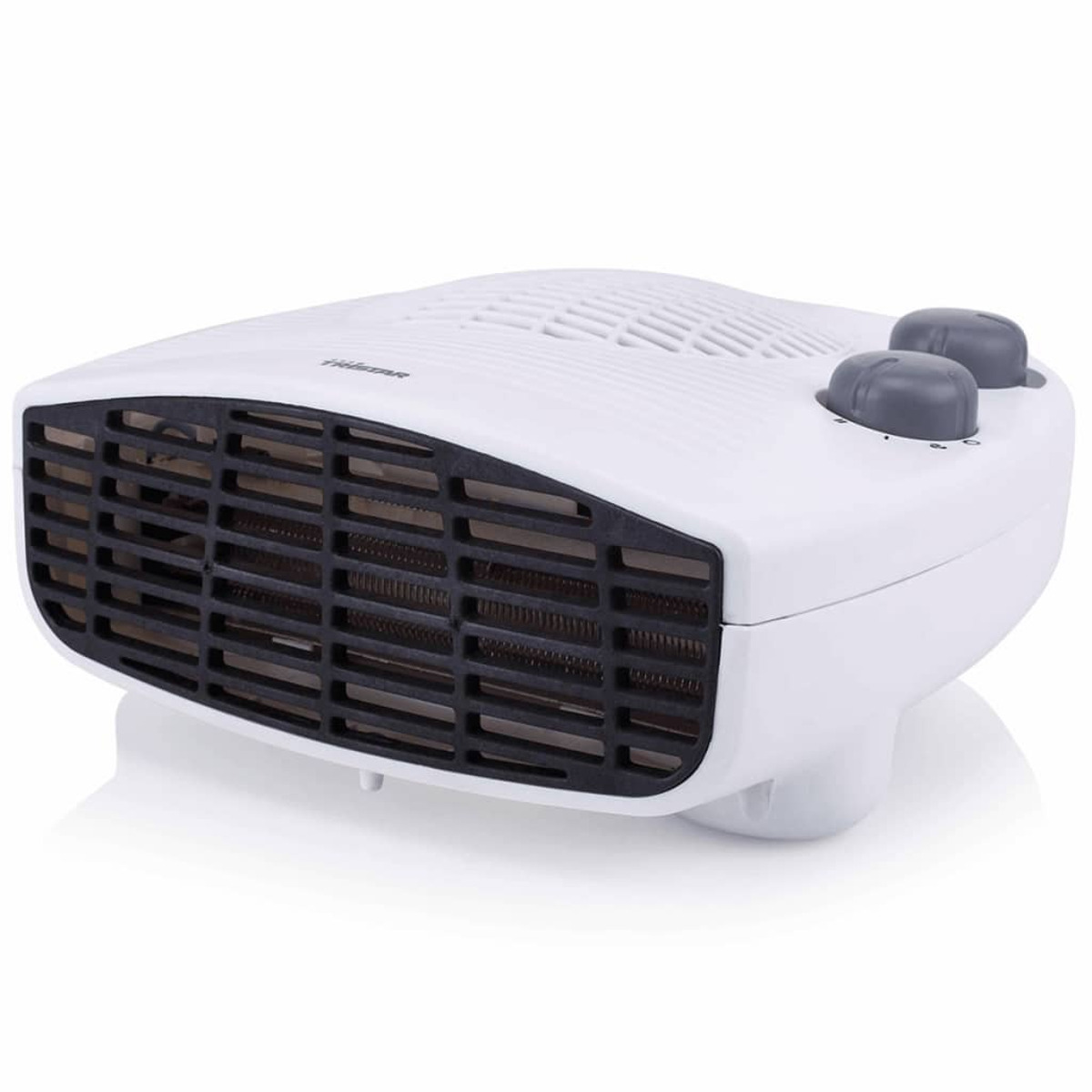 Biały grzejnik wentylatorowy z kratką. Grzejnik ma dwa pokrętła sterowania na górze.