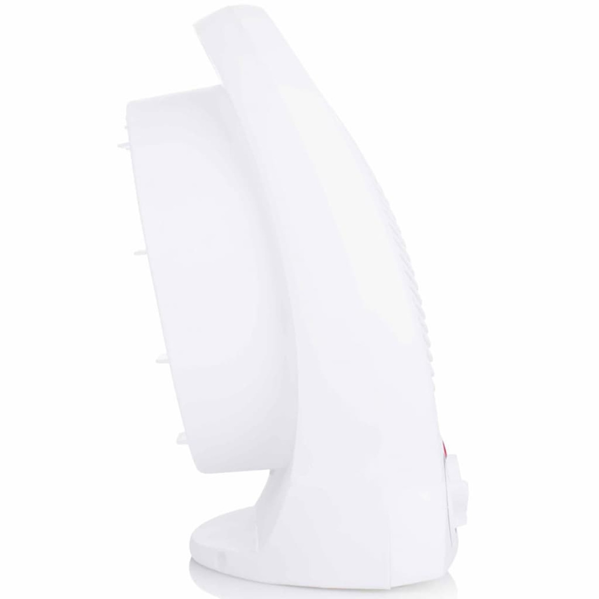 Ventilatore bianco, vista laterale, con un design curvo. Un pulsante rosso è visibile sulla base.