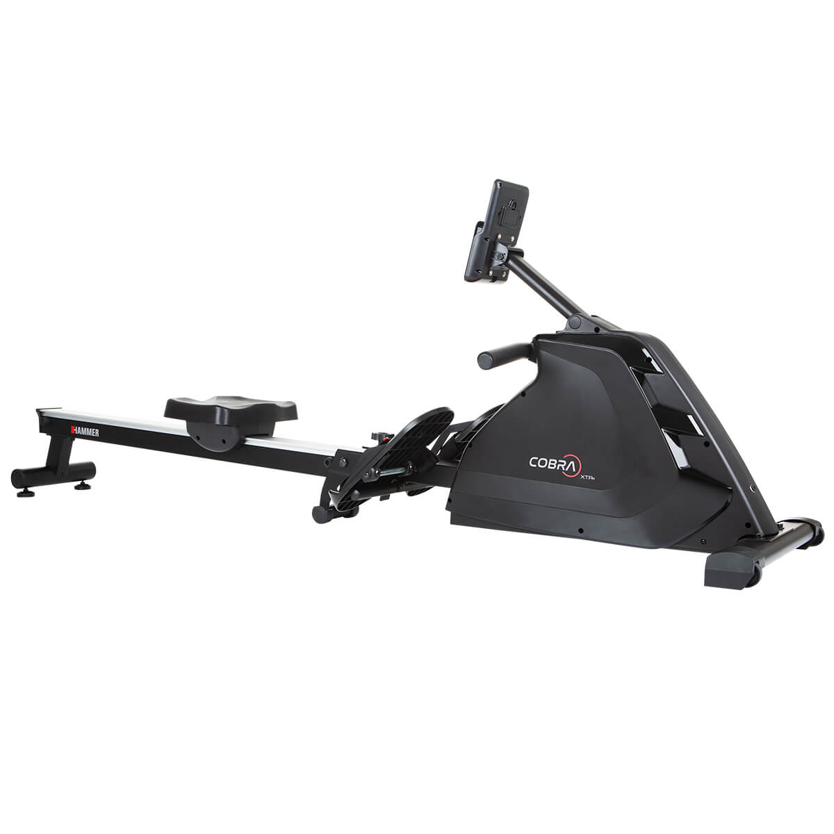 Schwarze Rudermaschine mit einem Bildschirm und einem Sitz vor weißem Hintergrund.