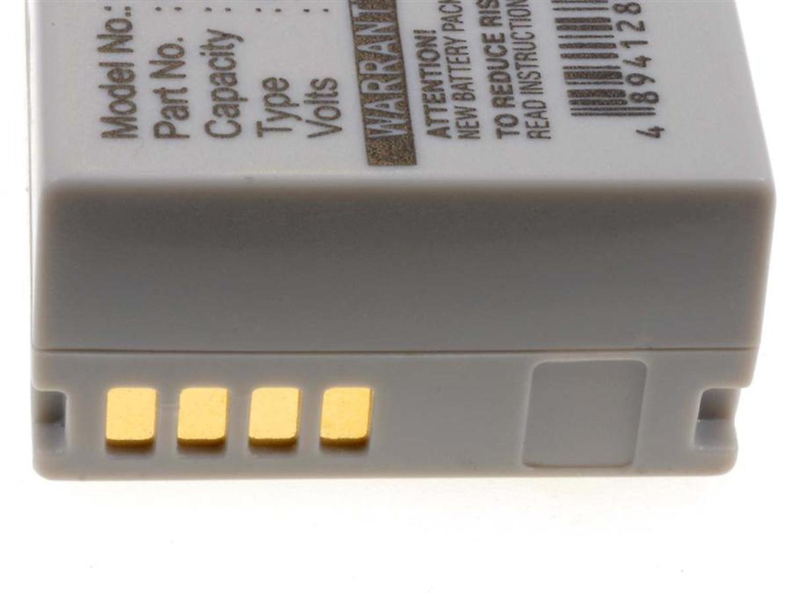 Primer plano de una batería gris con contactos dorados y una etiqueta de advertencia en la parte superior.