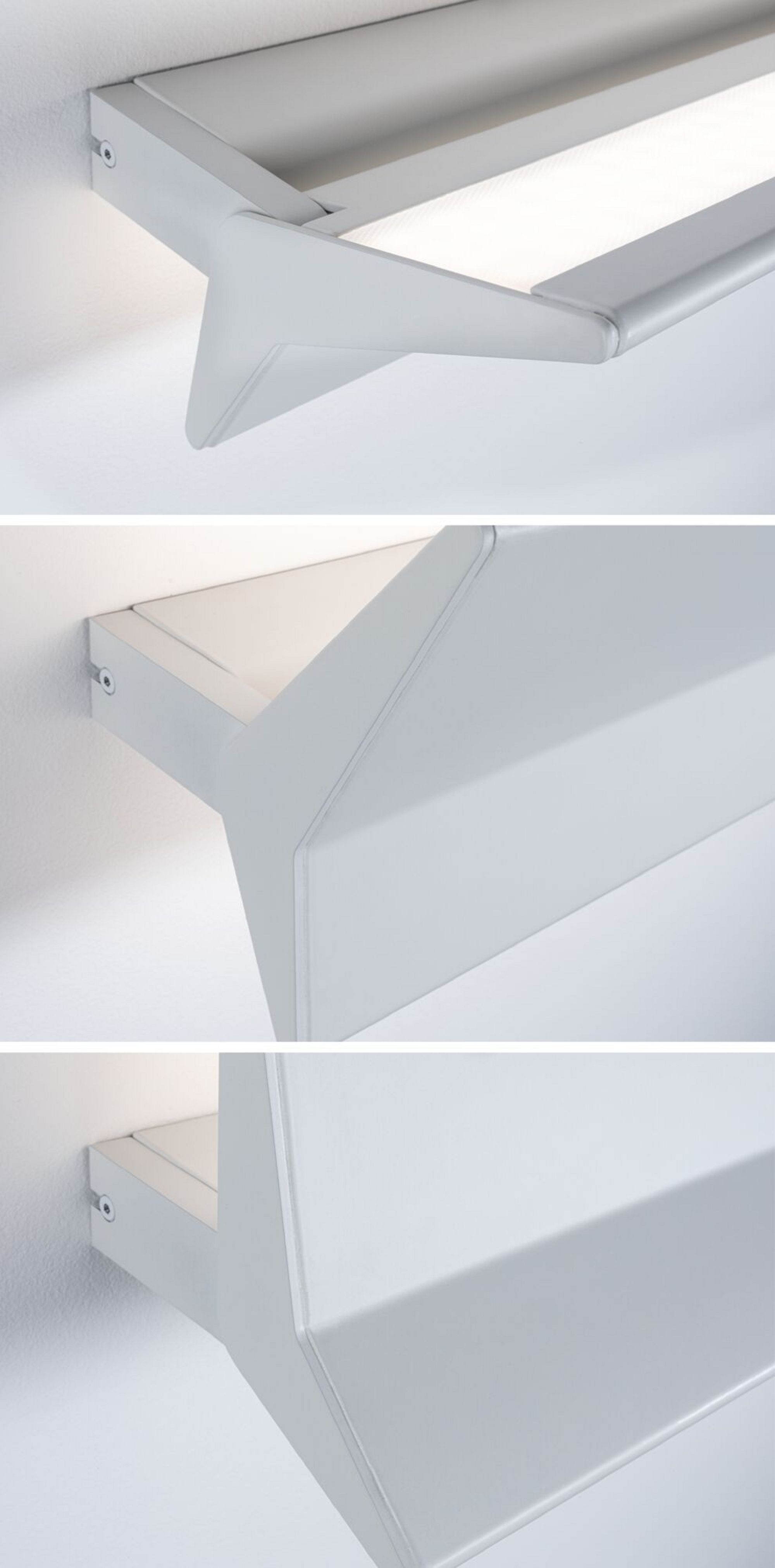 Drei Nahaufnahmen einer weißen Wandleuchte mit scharfem, kantigem Design. Das Licht ist an.