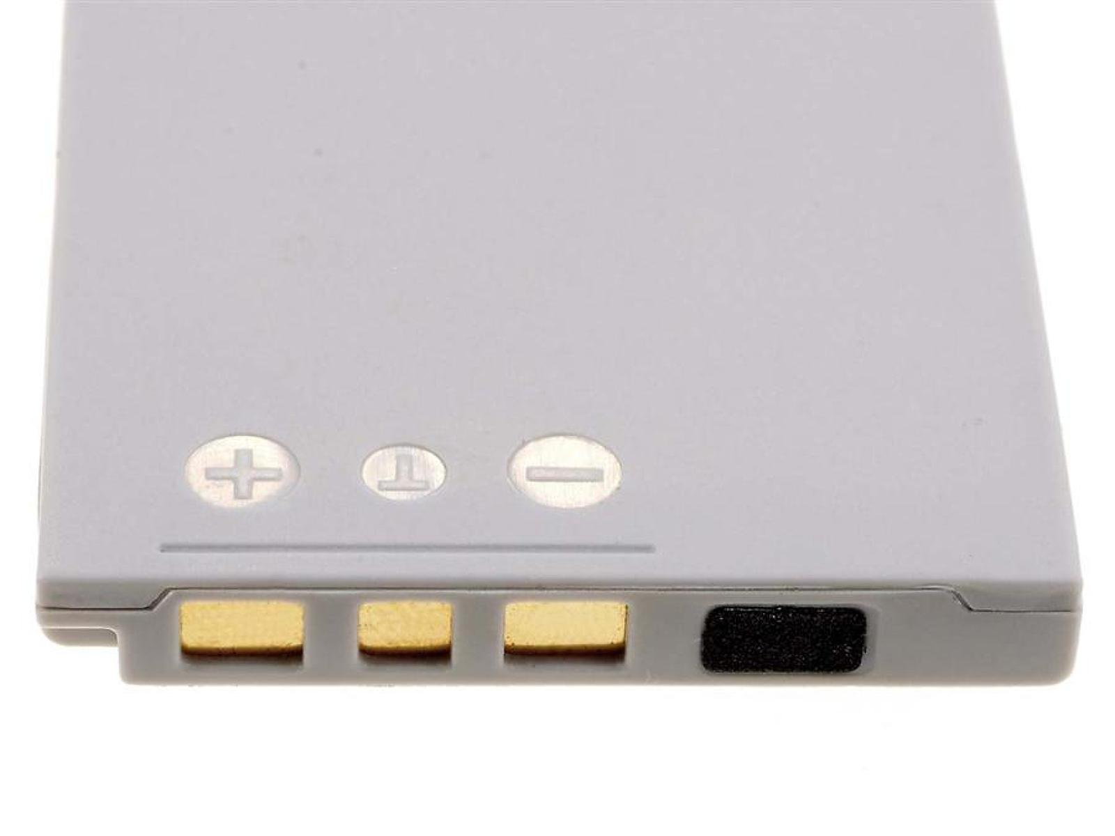 Primer plano de una batería rectangular gris con símbolos +, -, y T, más contactos dorados y negros.