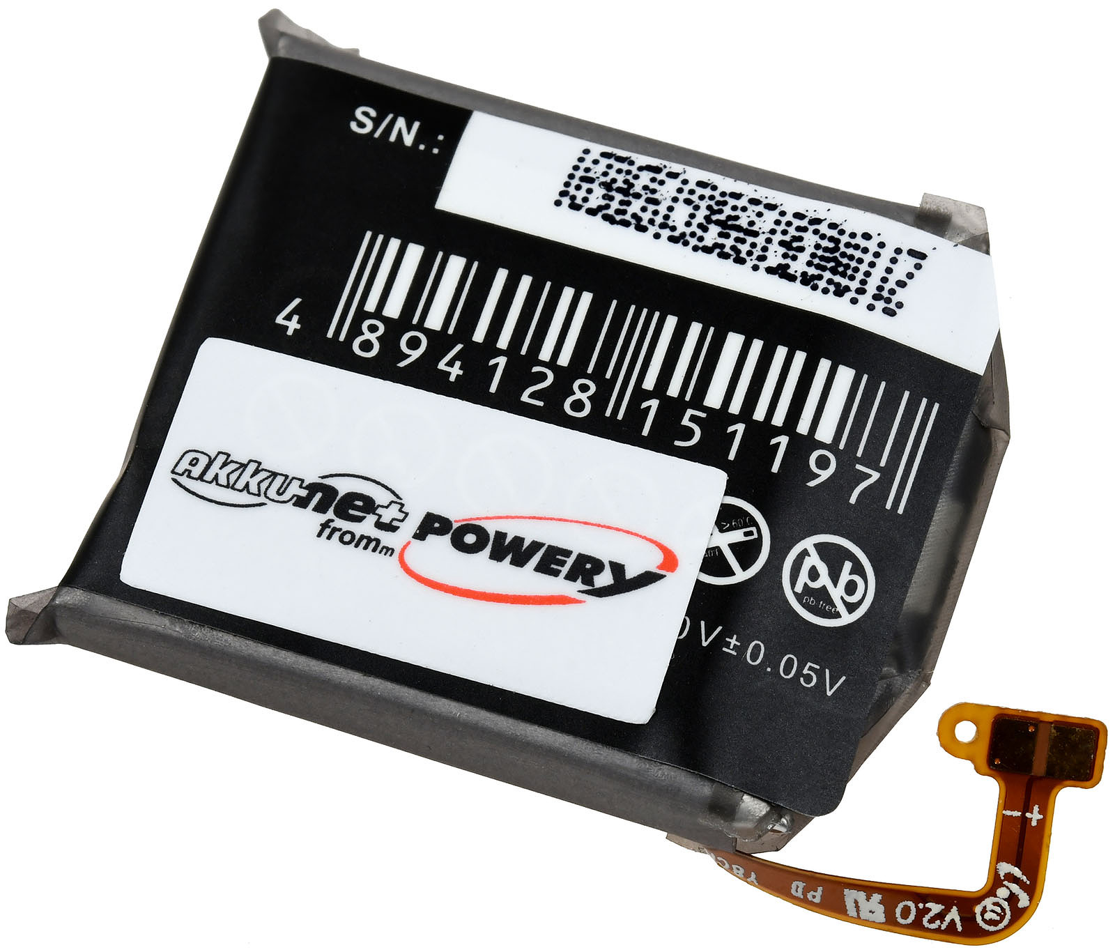 Schwarze Batterie mit weißem Etikett, Text und Anschlusskabel. Die Batterie befindet sich auf weißem Hintergrund.