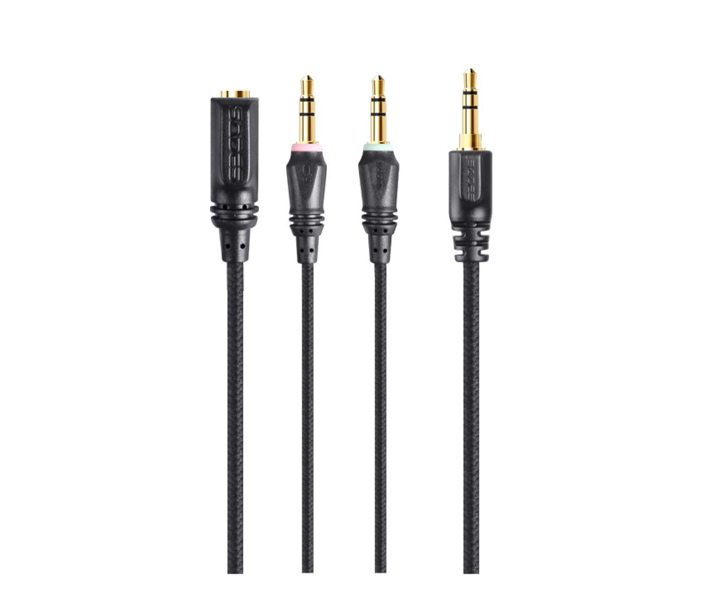 Vier Audiokabel mit verschiedenen Anschlüssen. Kabel sind schwarz.