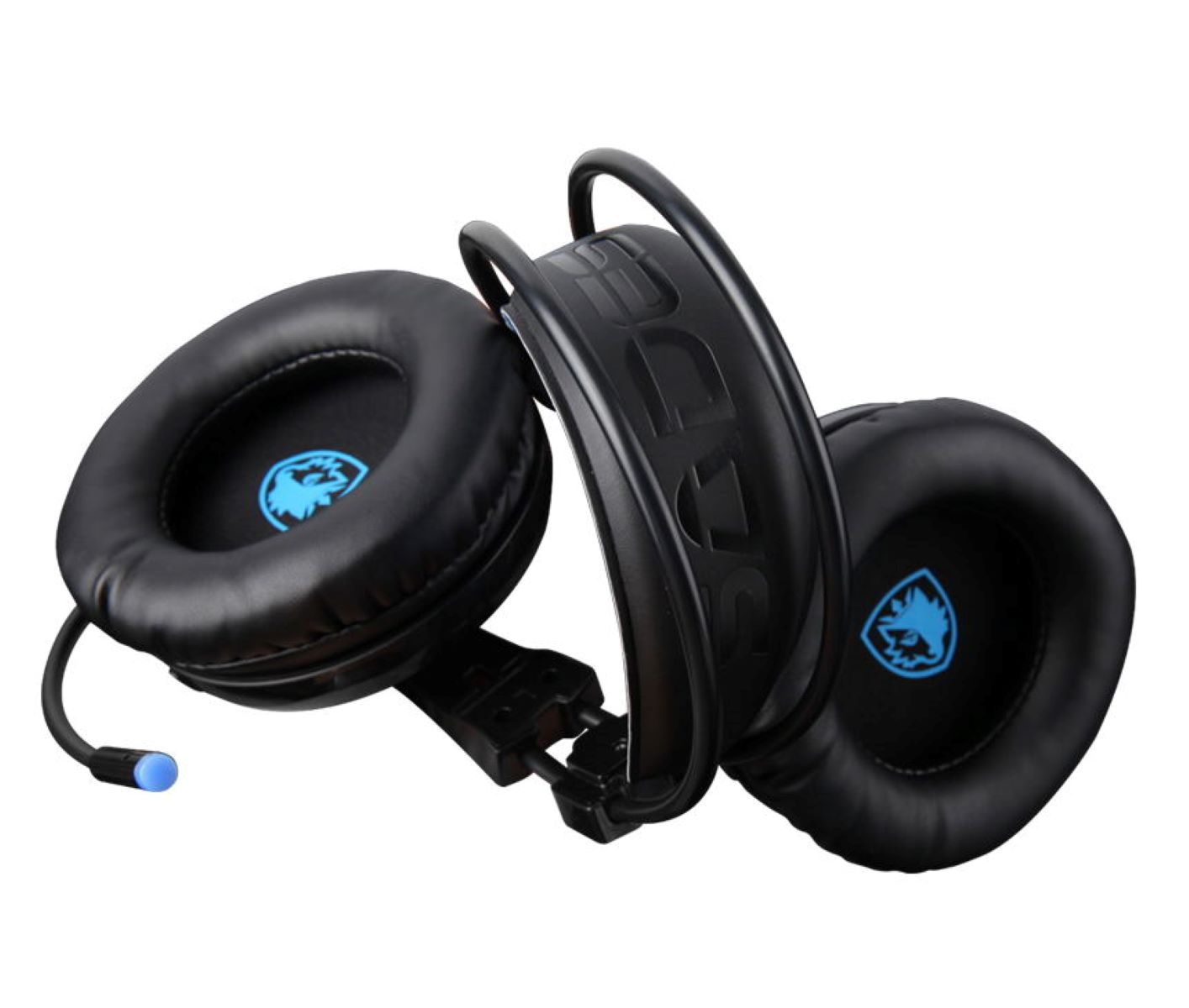 Schwarzes Headset liegt. Der Hintergrund ist weiß.