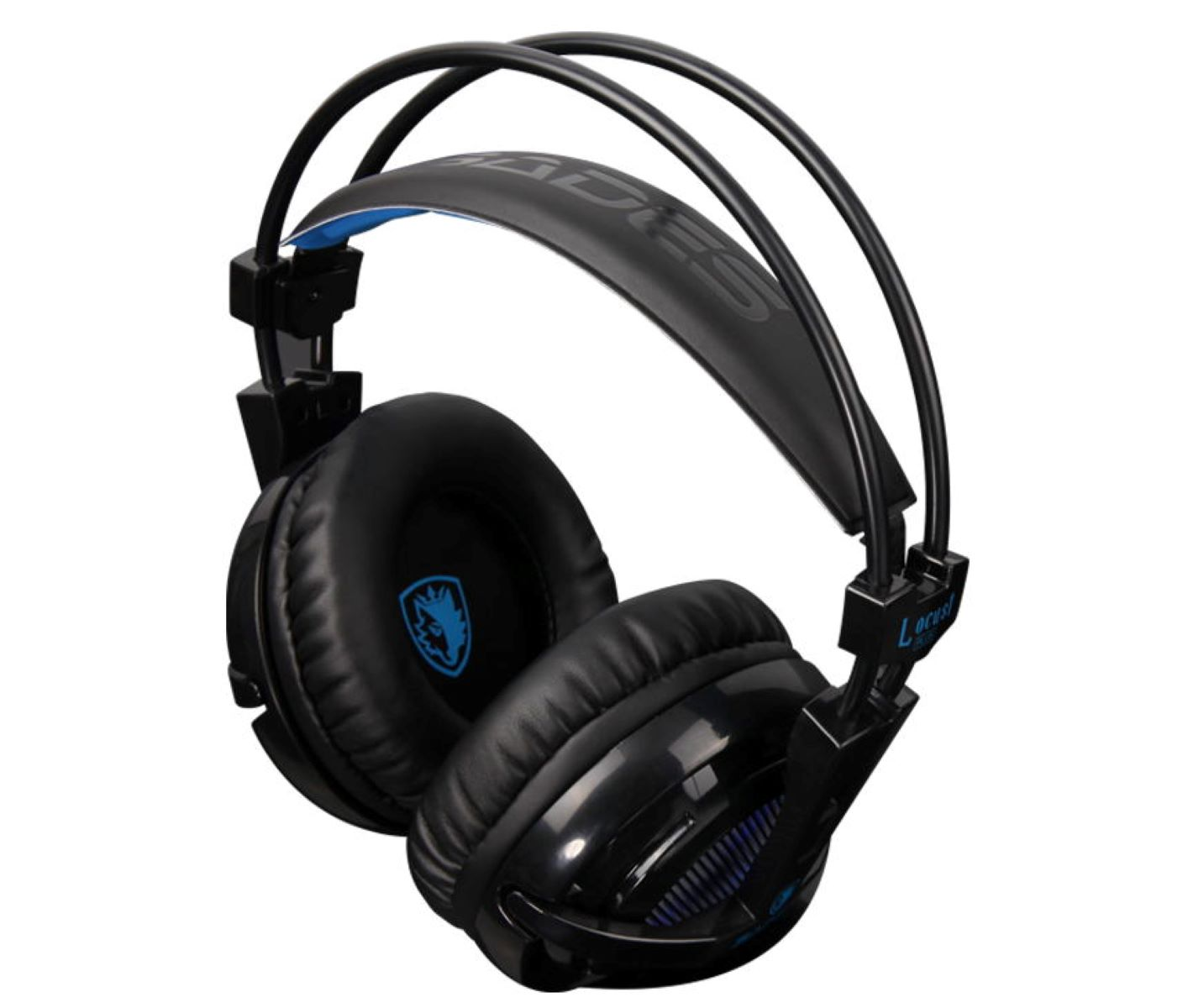 Schwarzes Gaming-Headset mit Ohrmuscheln und einem Stirnband mit dem Wort SADES. Der Hintergrund ist weiß.