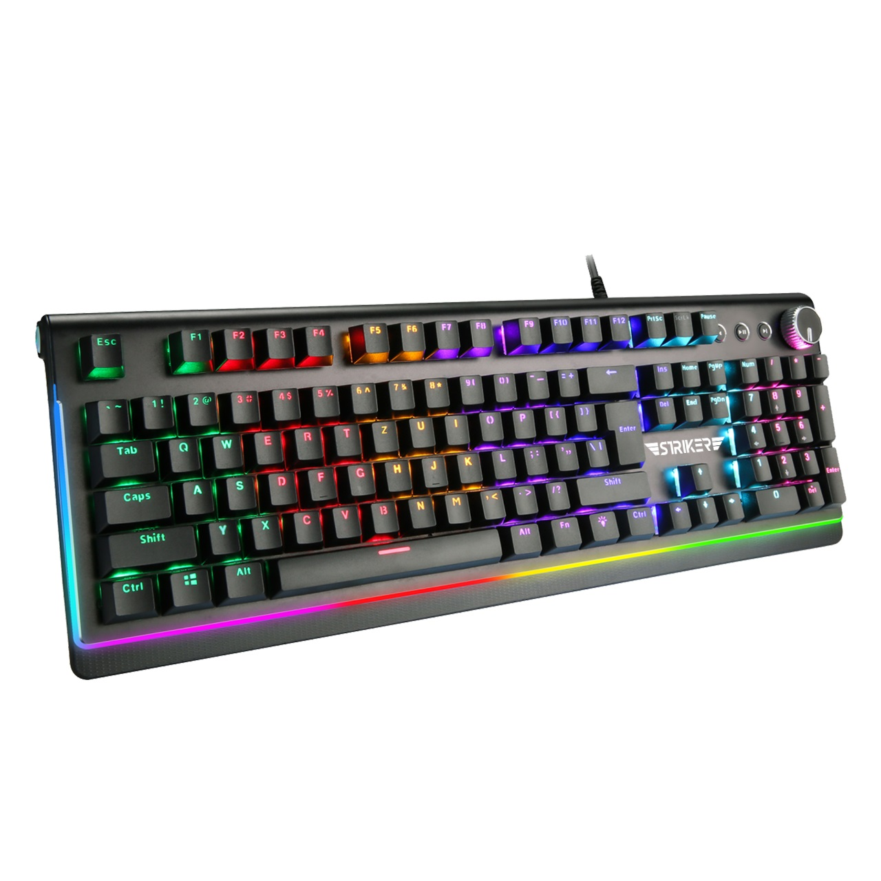 Schwarze Gaming-Tastatur mit bunten, hintergrundbeleuchteten Tasten. Regenbogenbeleuchtung und Striker-Logo.