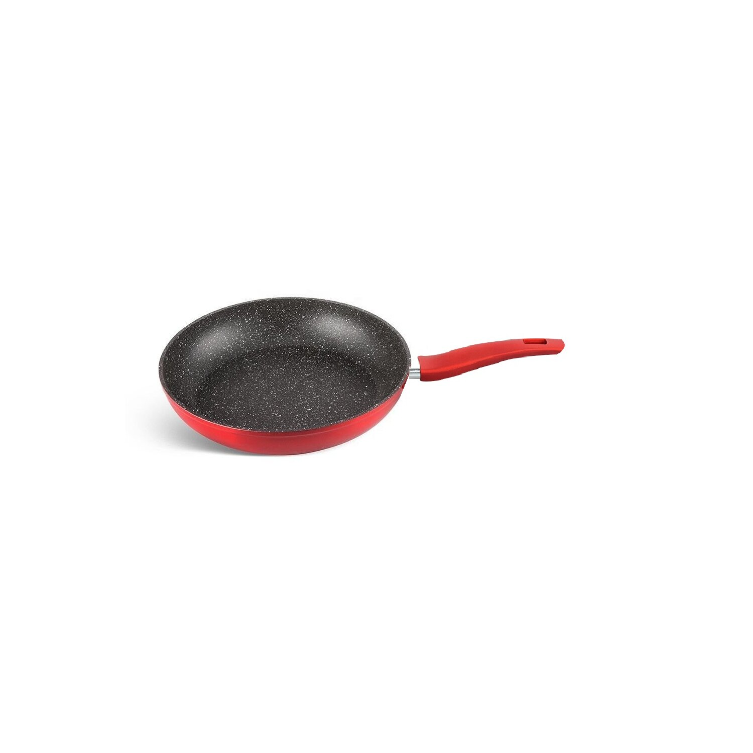 Rote Bratpfanne mit schwarzer, gesprenkelter Kochfläche und rotem Griff. Weißer Hintergrund.
