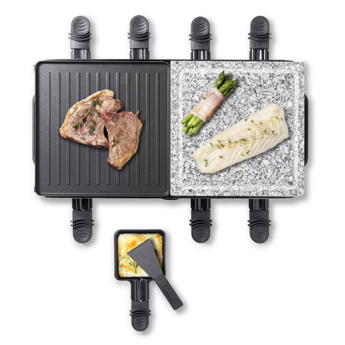Grill do raclette z mięsem, warzywami i serem. Zawiera szpatułkę, wszystko na białym tle.