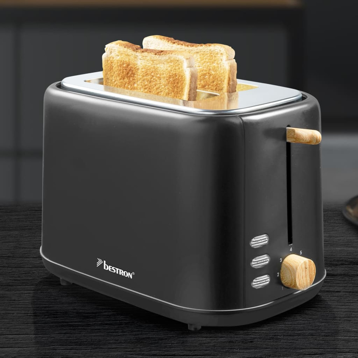 Schwarzer Toaster mit zwei Toastbrotscheiben. Der Toaster hat einen Holzhebel und Bedienknöpfe.