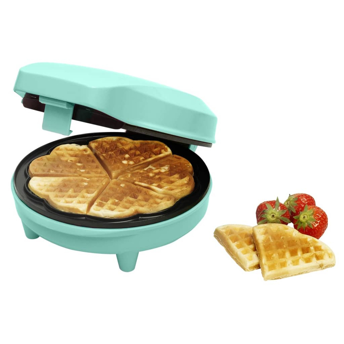 Miętowa maszyna do gofrów z goframi w trakcie przygotowywania i truskawkami z boku.