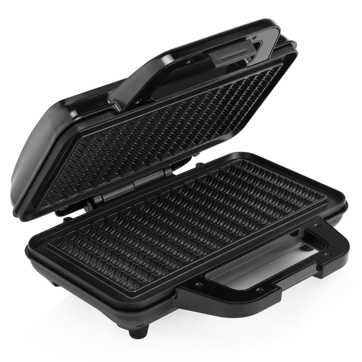 Waffle maker nero, aperto. Ha due piastre di cottura con un motivo a griglia e una maniglia.